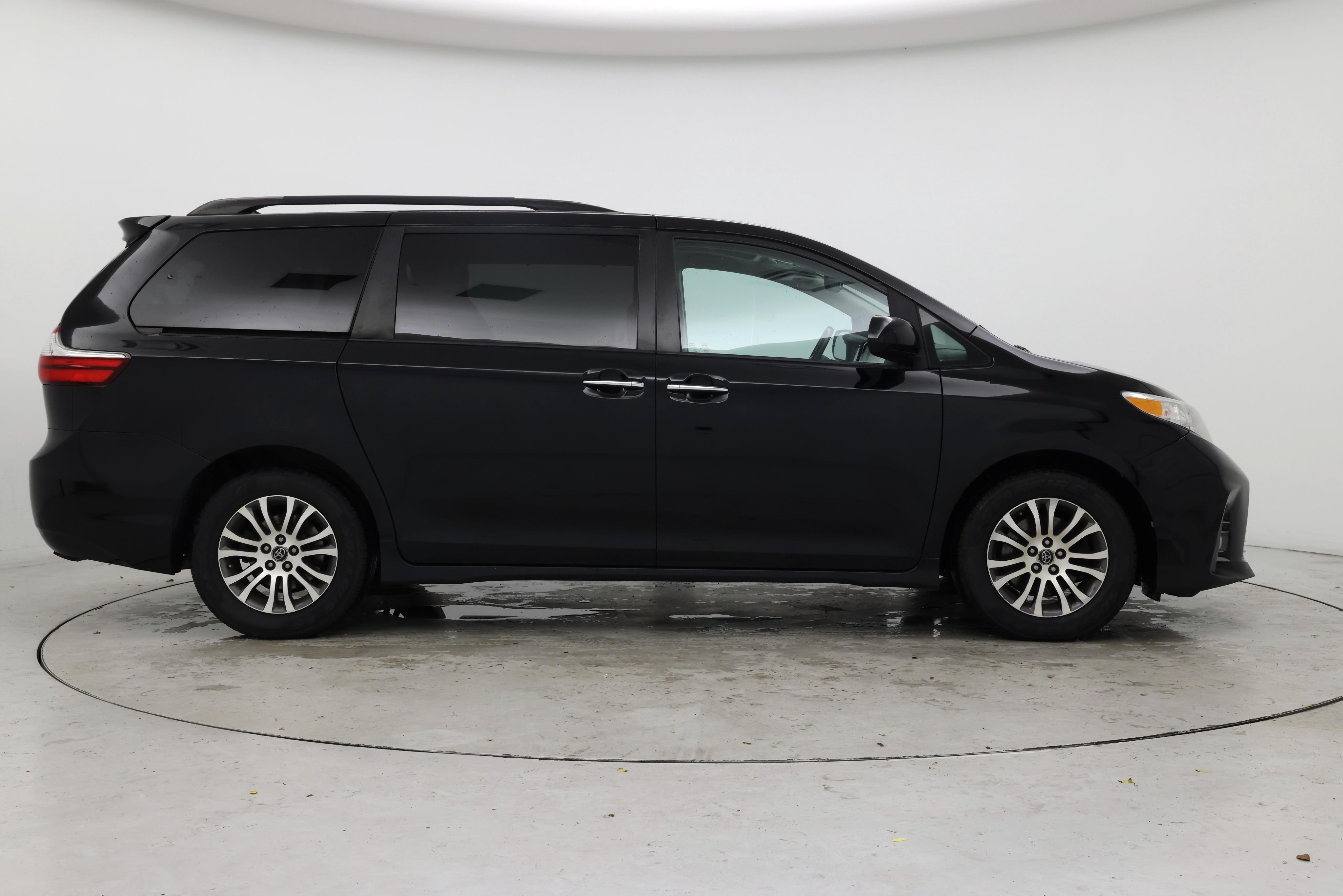 Thumbnail: 2019 Toyota Sienna - 7