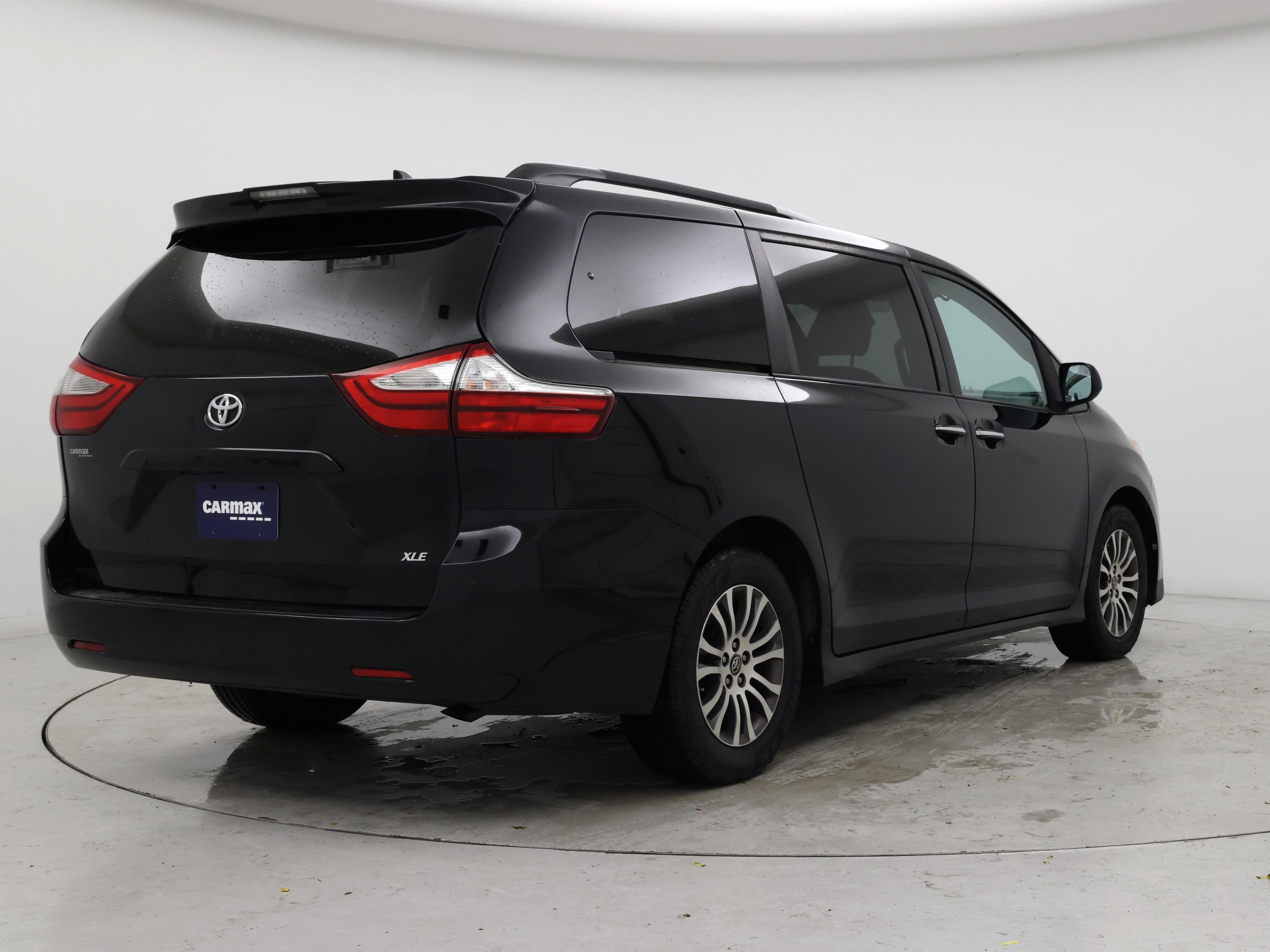 Thumbnail: 2019 Toyota Sienna - 8