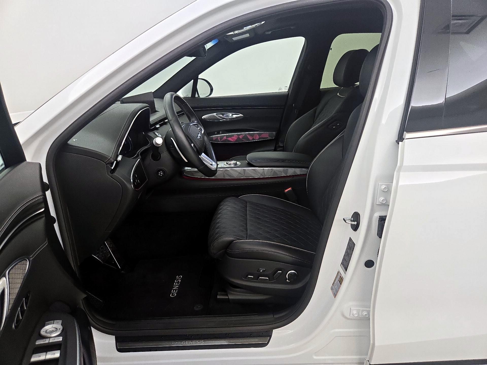 Thumbnail: 2025 Genesis GV70 - 11