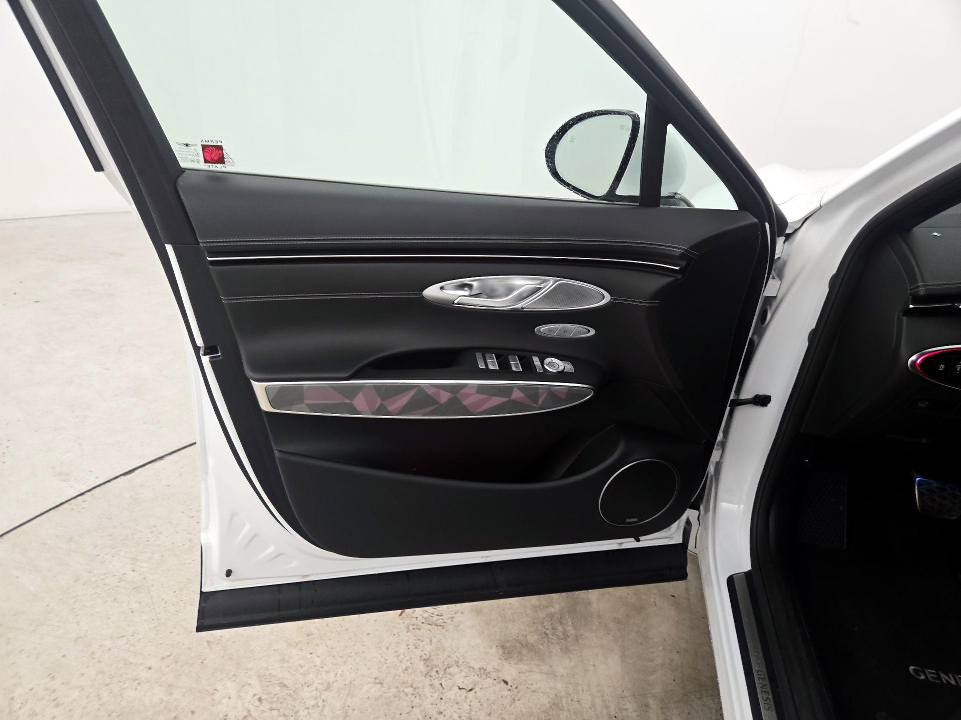 Thumbnail: 2025 Genesis GV70 - 12