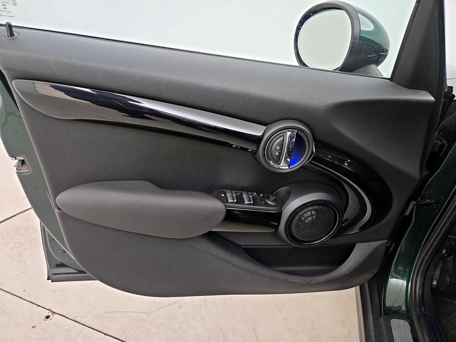 Thumbnail: 2016 MINI Cooper Hardtop - 12