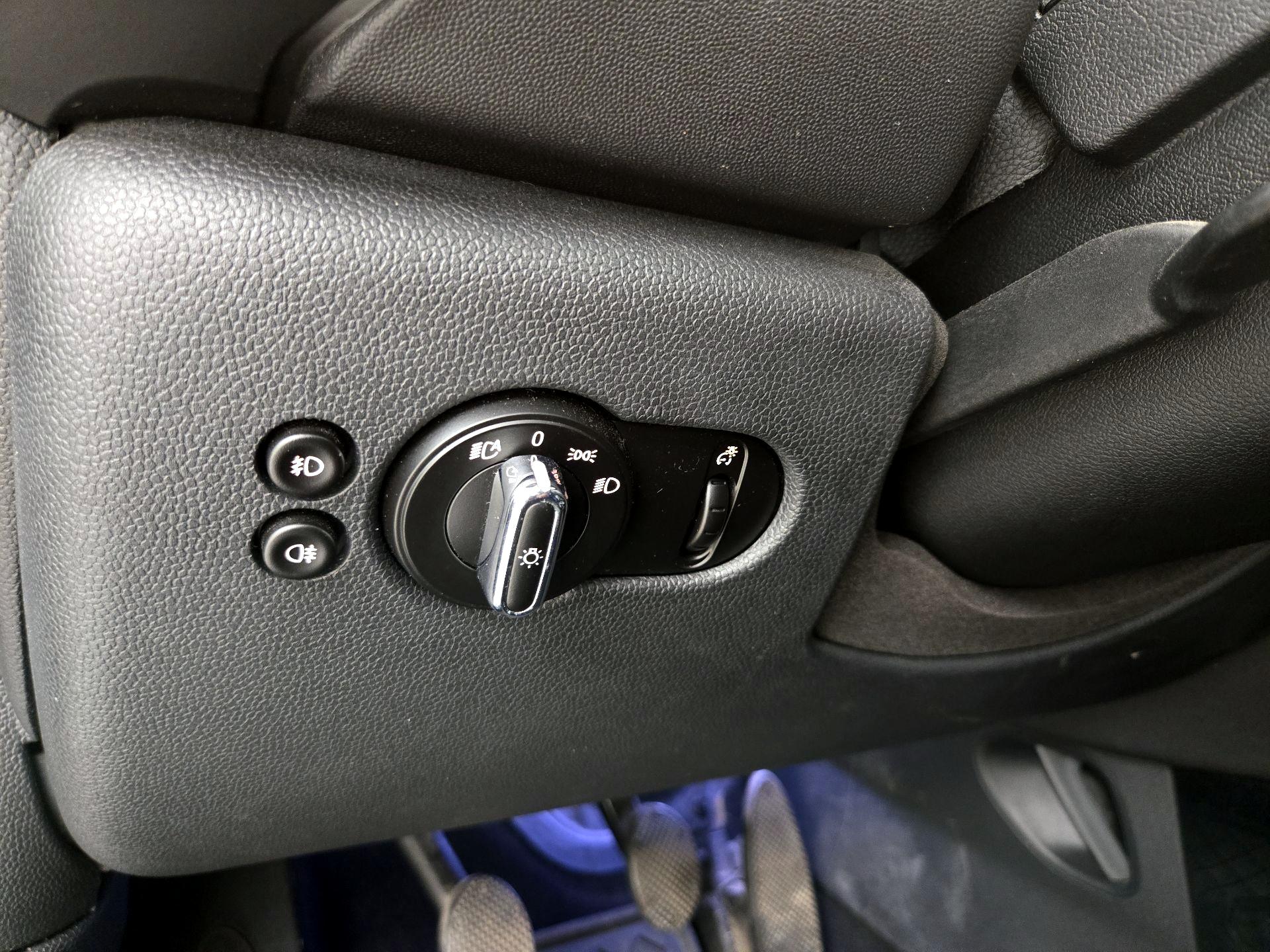 Thumbnail: 2016 MINI Cooper Hardtop - 13