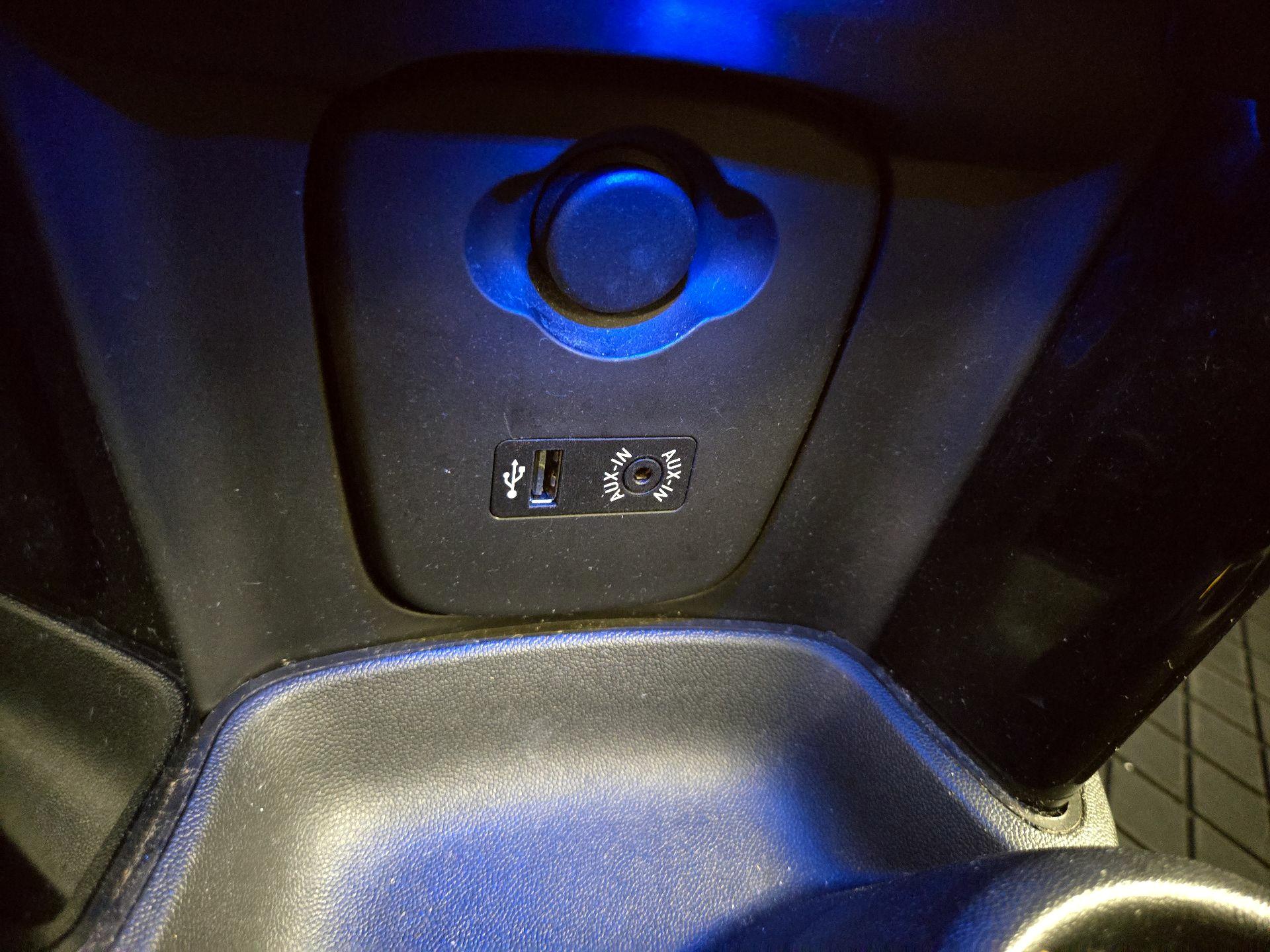 Thumbnail: 2016 MINI Cooper Hardtop - 18