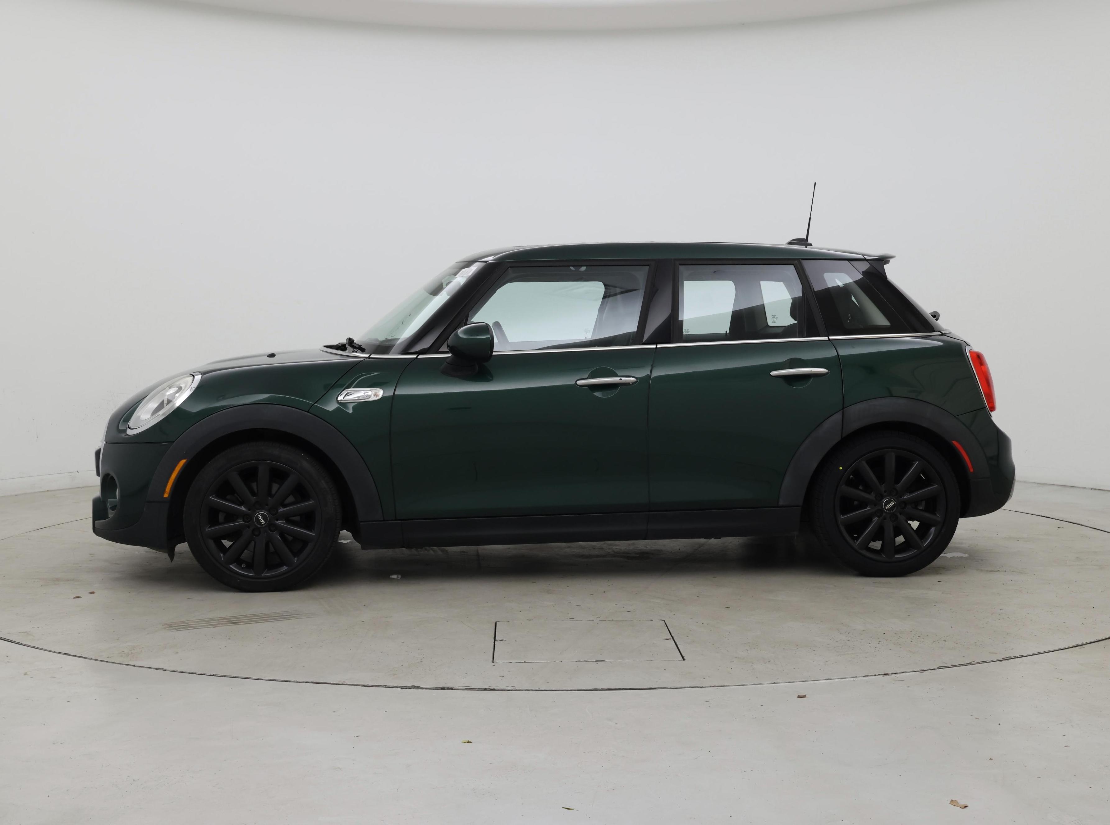 Thumbnail: 2016 MINI Cooper Hardtop - 3