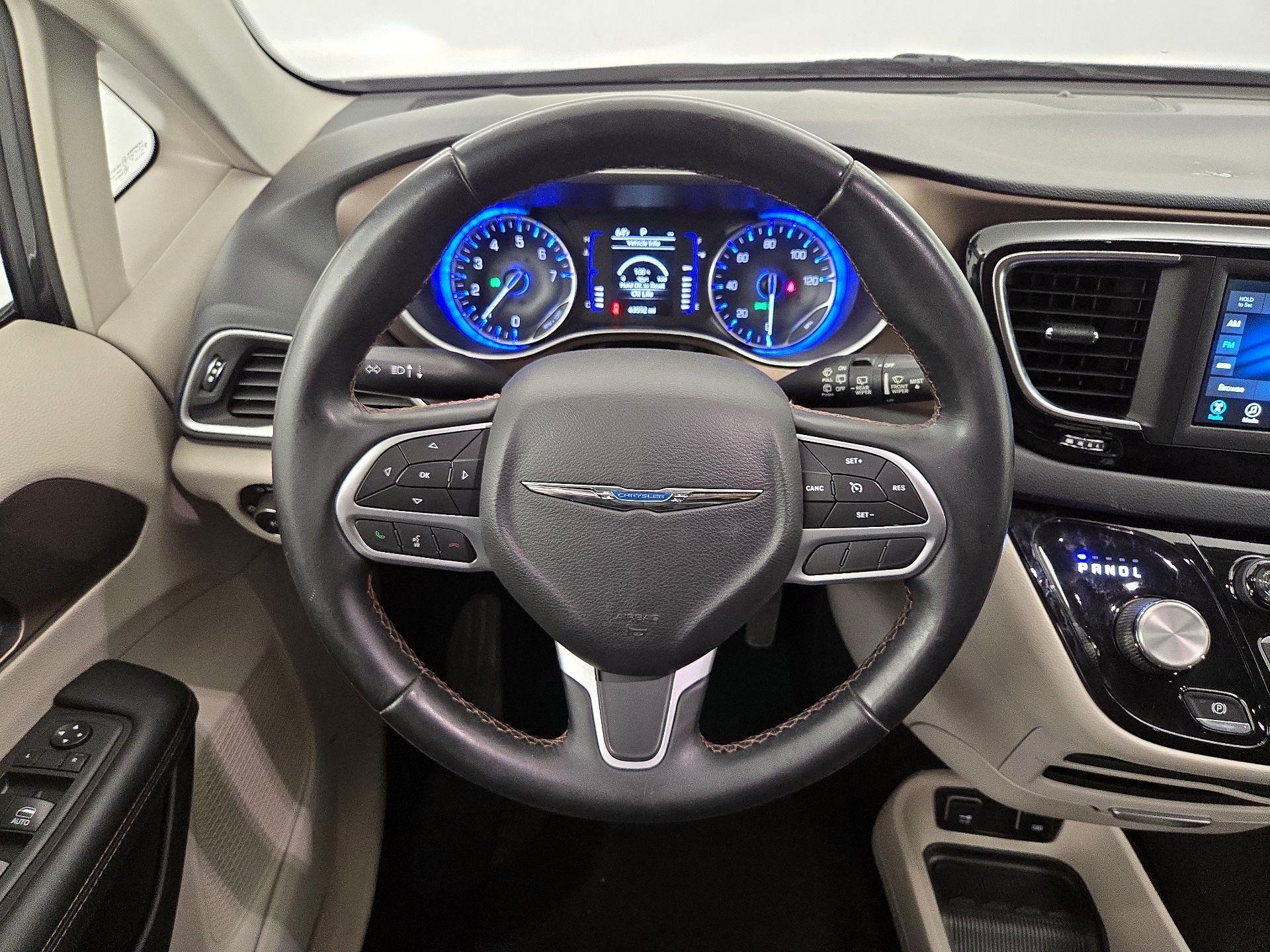 Thumbnail: 2018 Chrysler Pacifica - 10