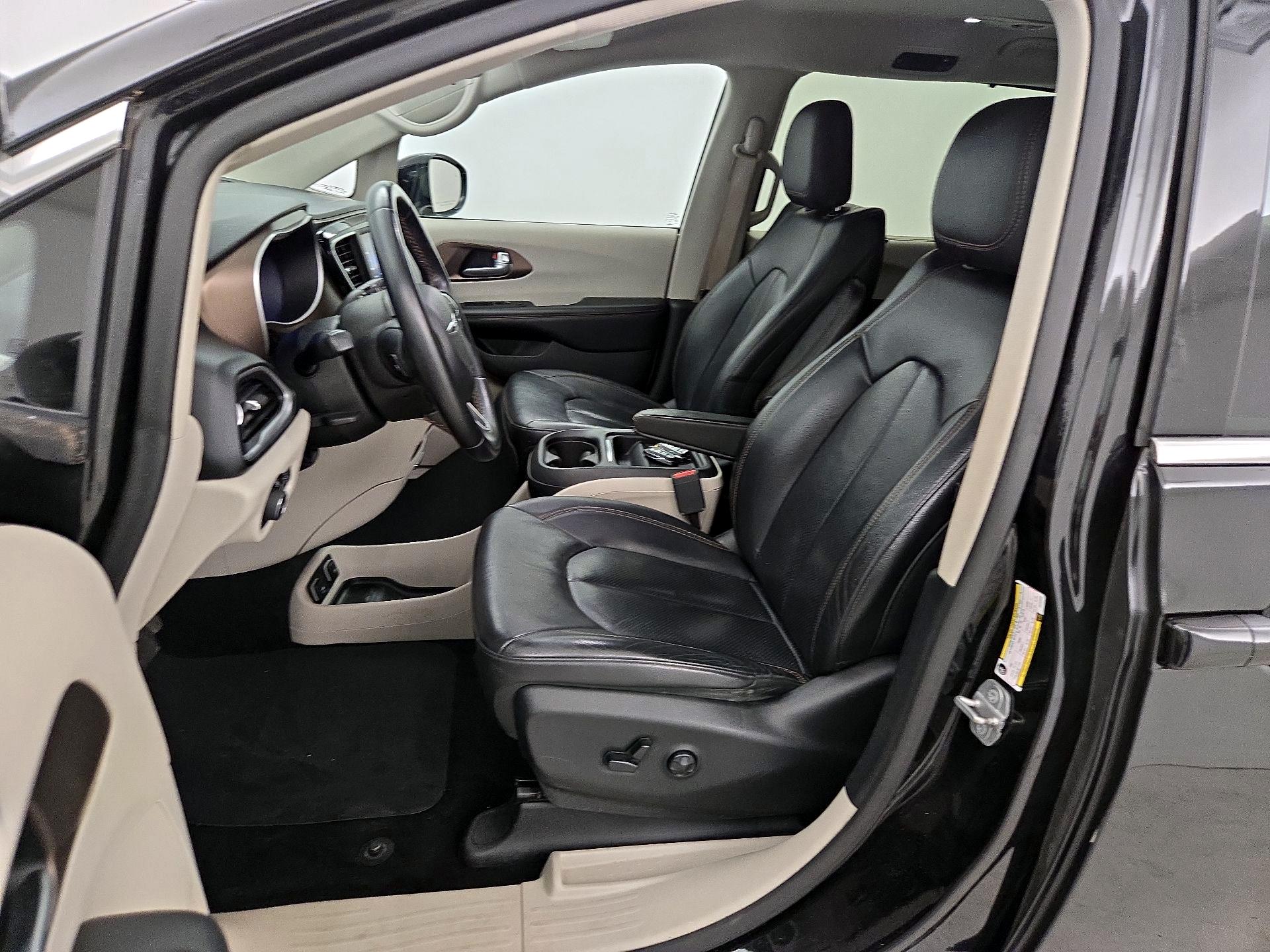 Thumbnail: 2018 Chrysler Pacifica - 11