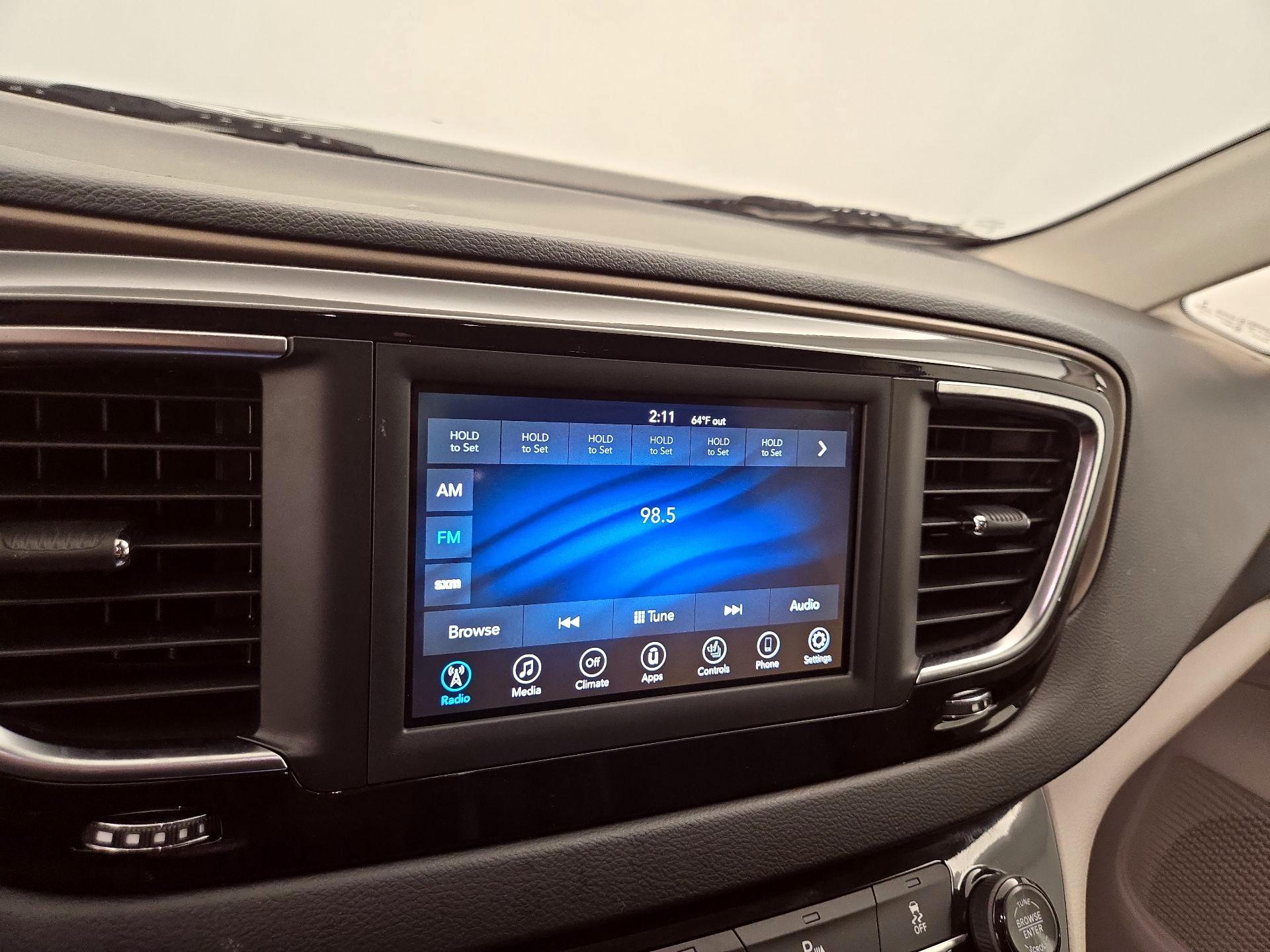 Thumbnail: 2018 Chrysler Pacifica - 15