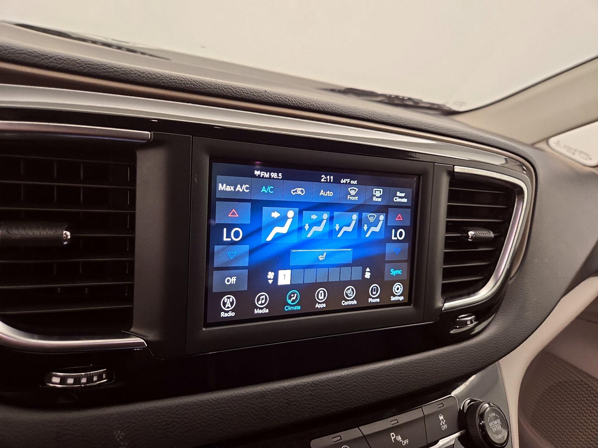 Thumbnail: 2018 Chrysler Pacifica - 16
