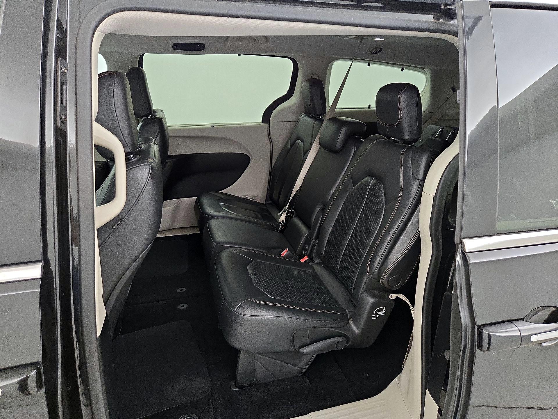 Thumbnail: 2018 Chrysler Pacifica - 19