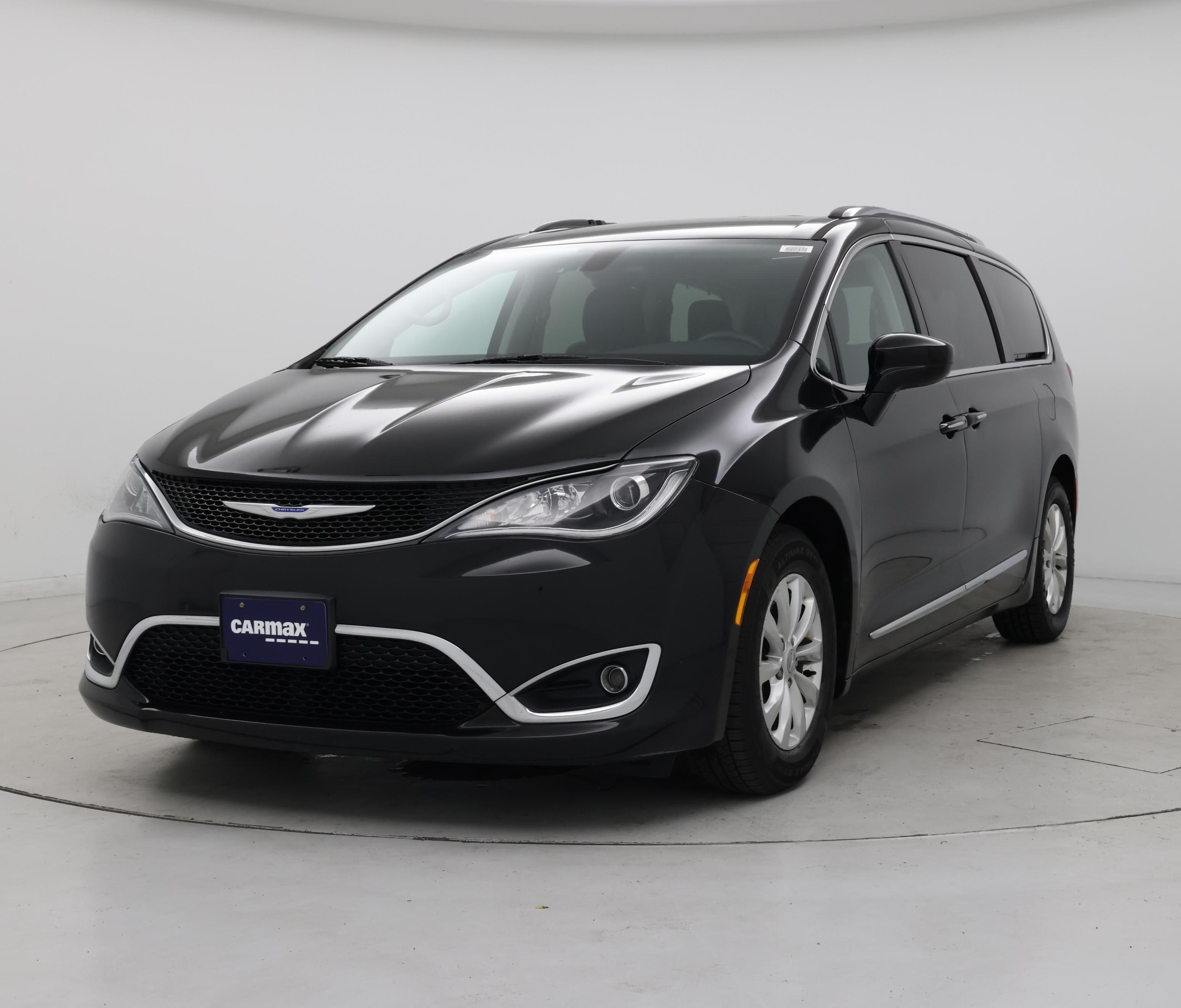 Thumbnail: 2018 Chrysler Pacifica - 4