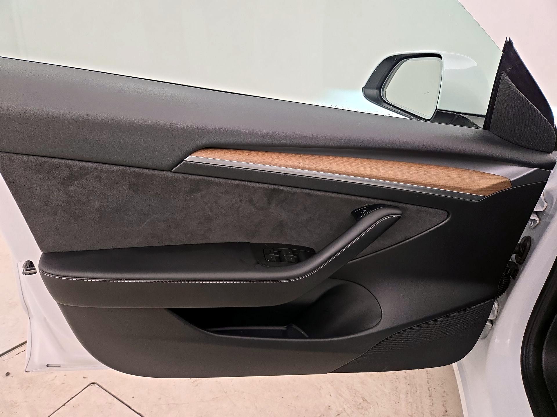 Thumbnail: 2023 Tesla Model 3 - 12
