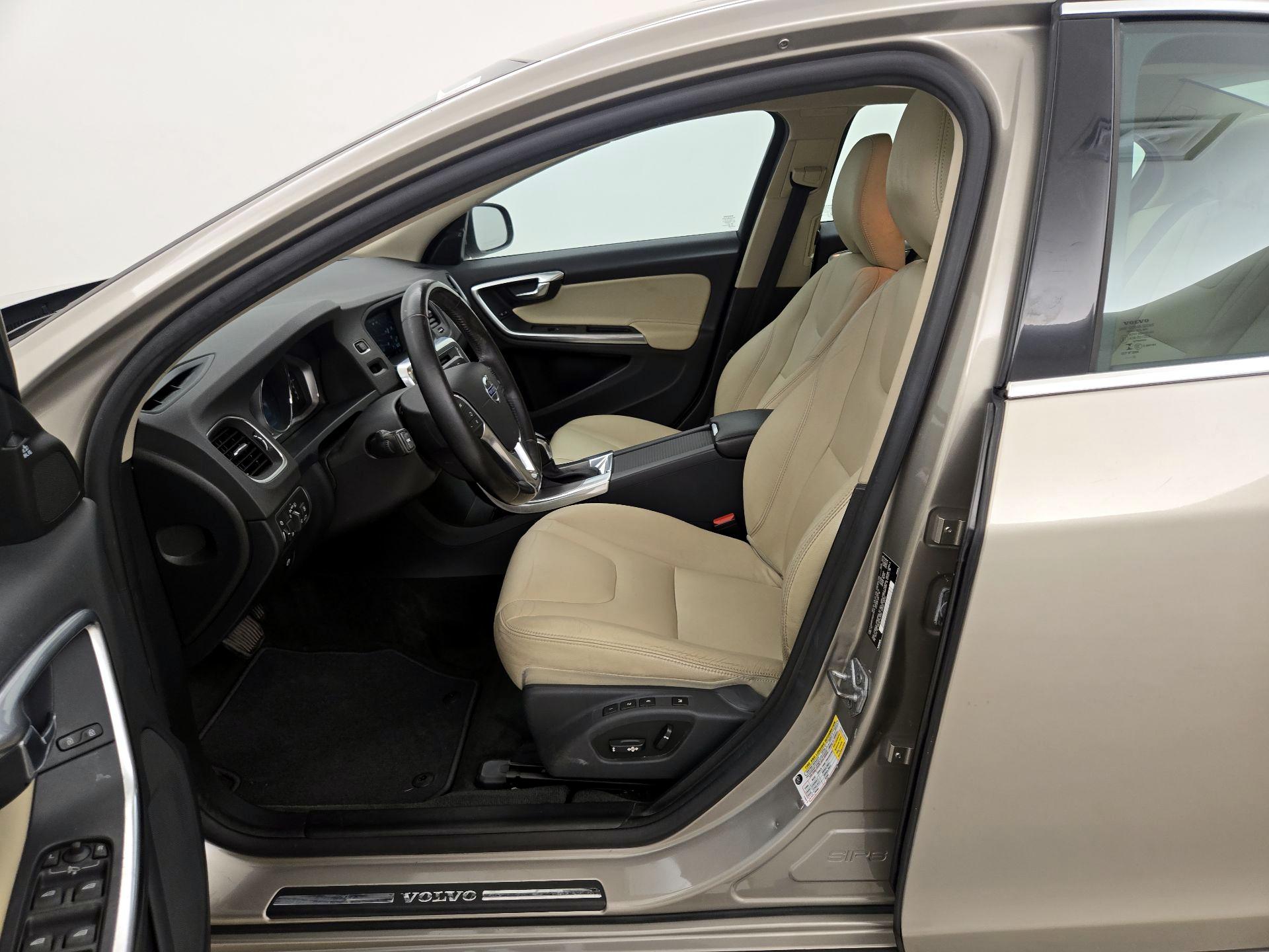 Thumbnail: 2016 Volvo S60 - 11