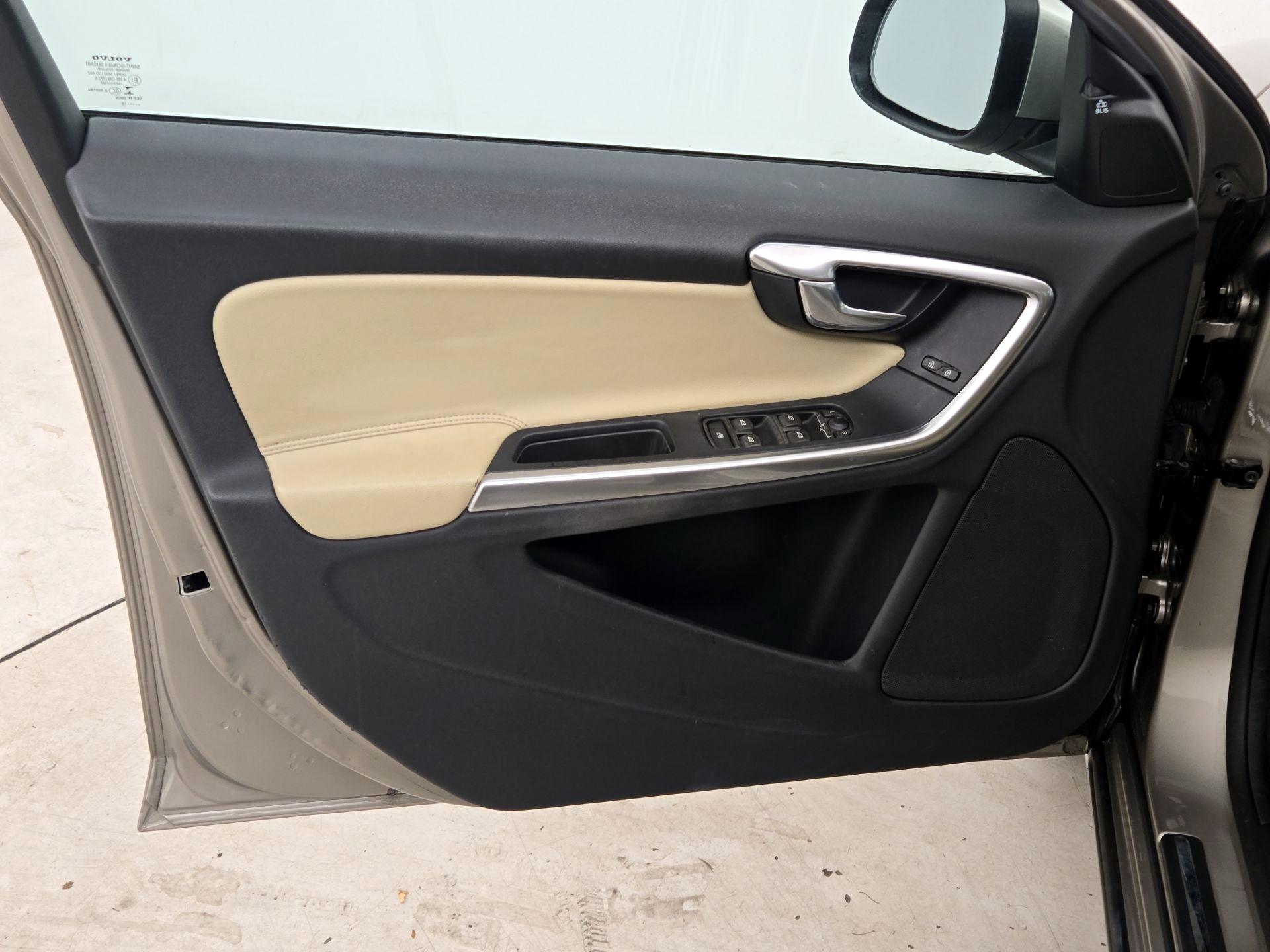 Thumbnail: 2016 Volvo S60 - 12