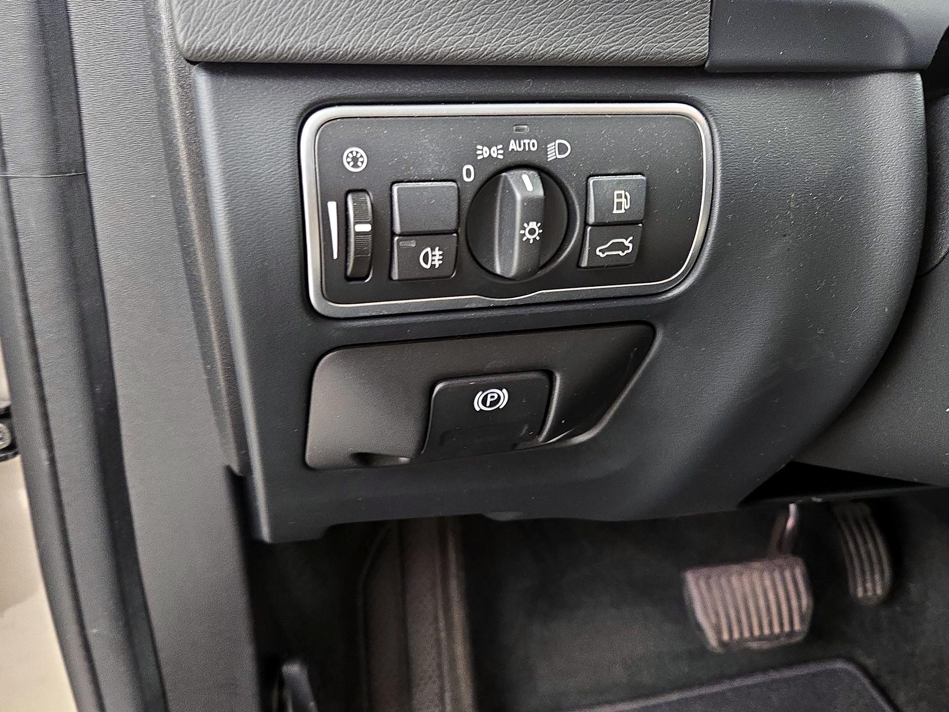 Thumbnail: 2016 Volvo S60 - 13