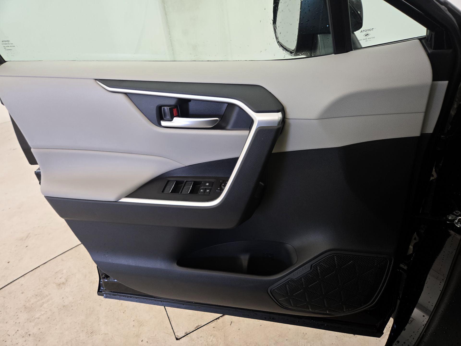 Thumbnail: 2025 Toyota RAV4 - 12