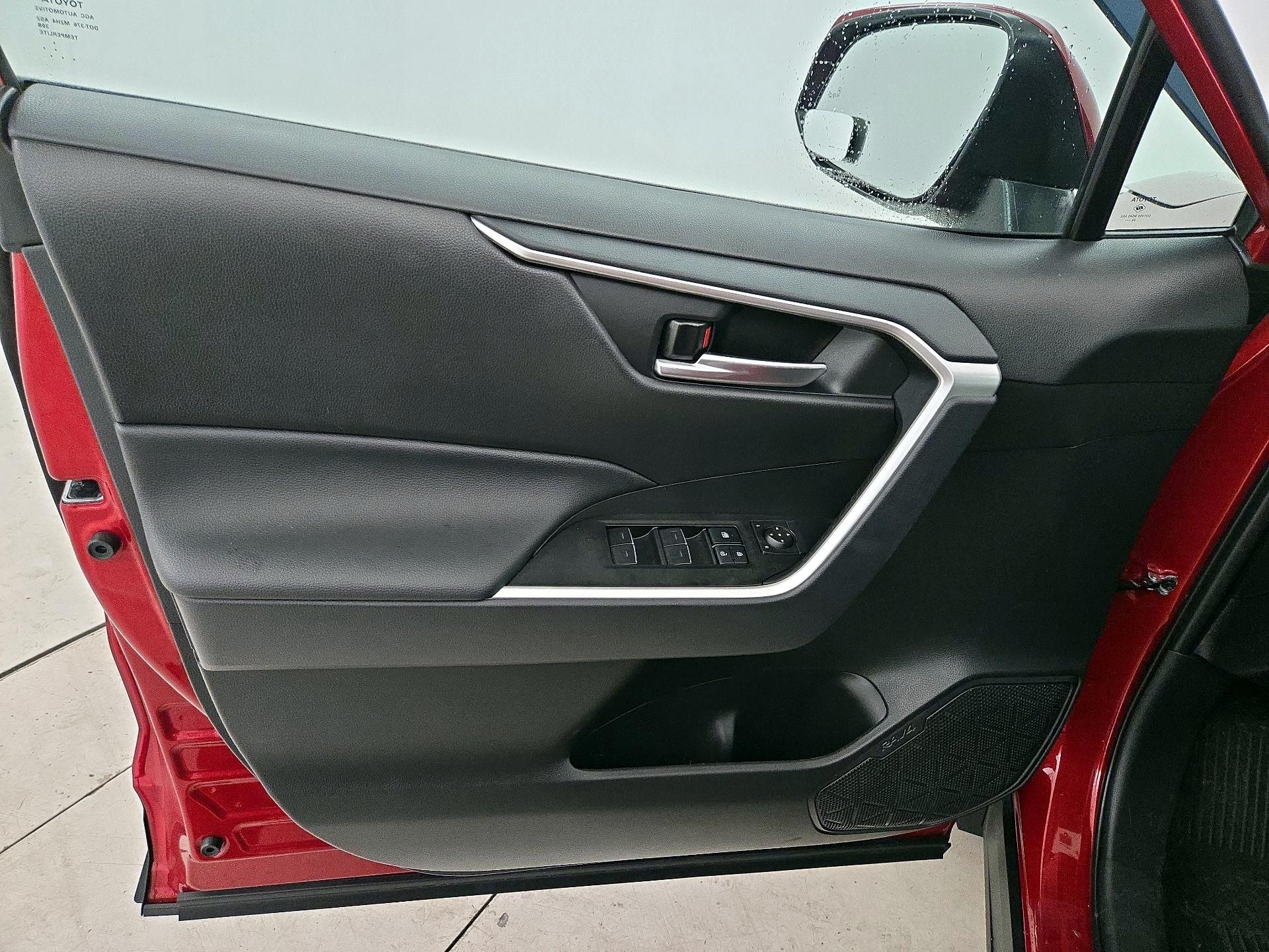 Thumbnail: 2025 Toyota RAV4 - 12