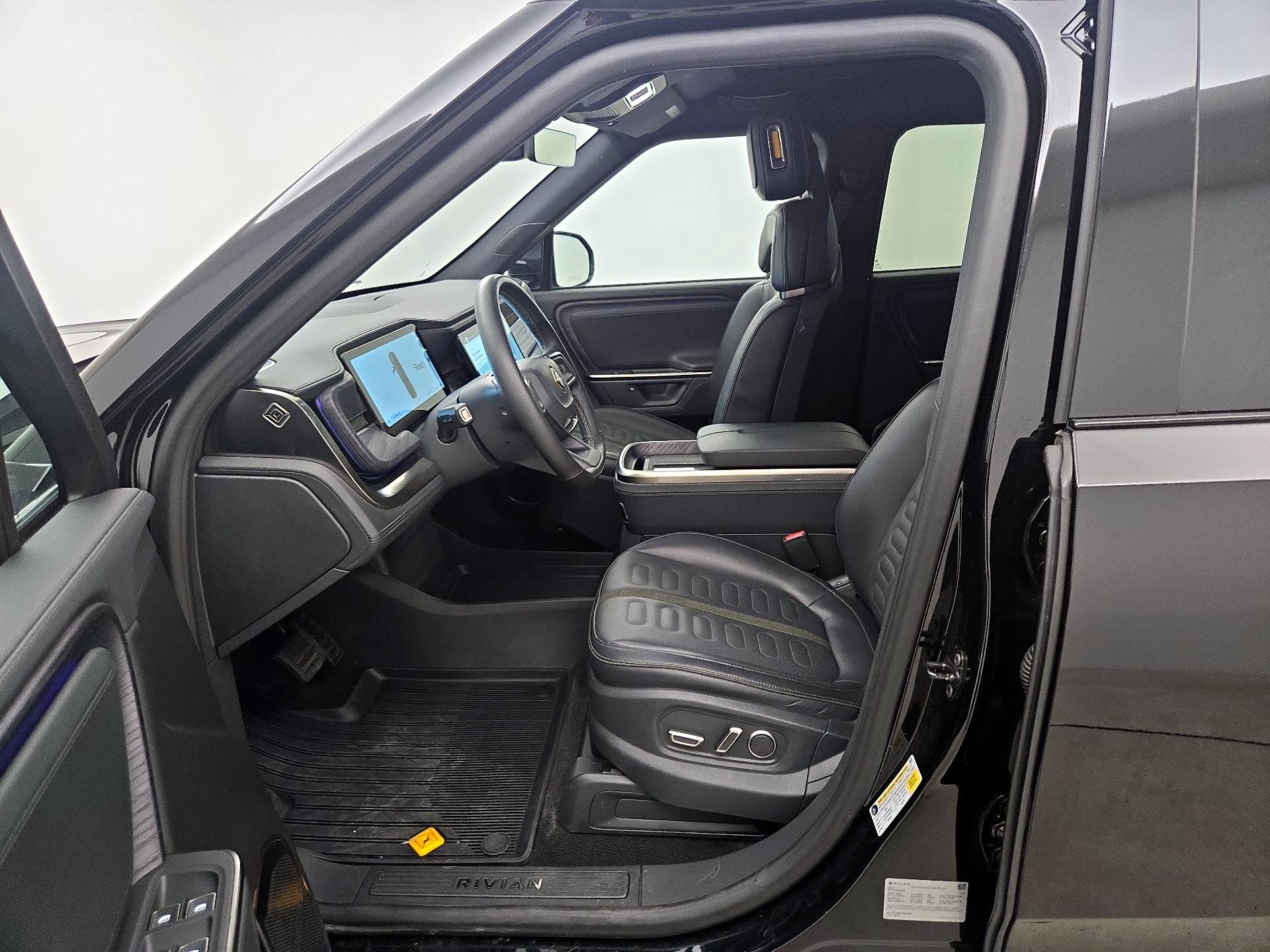 Thumbnail: 2025 Rivian R1T - 11
