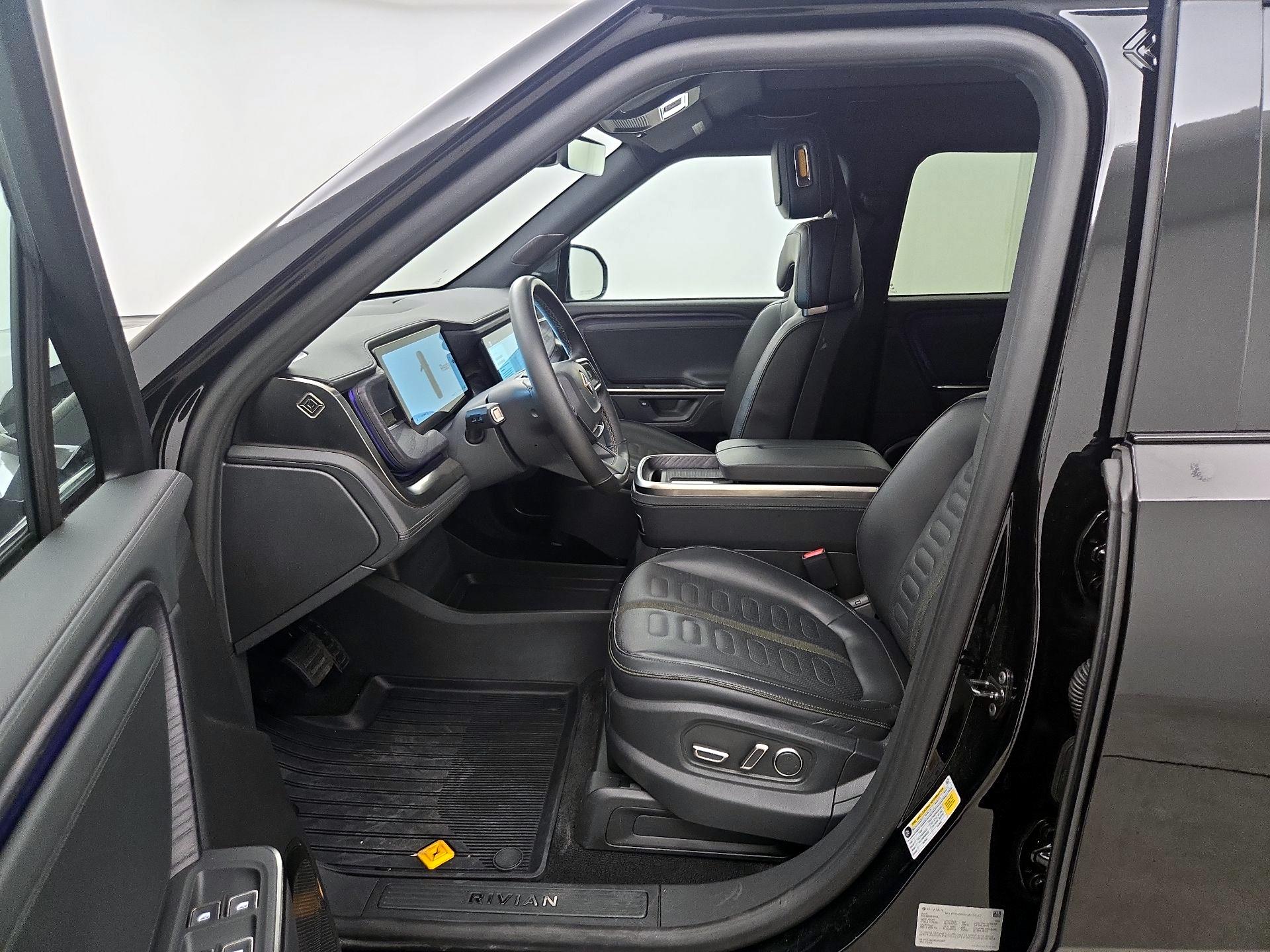 Thumbnail: 2025 Rivian R1T - 12