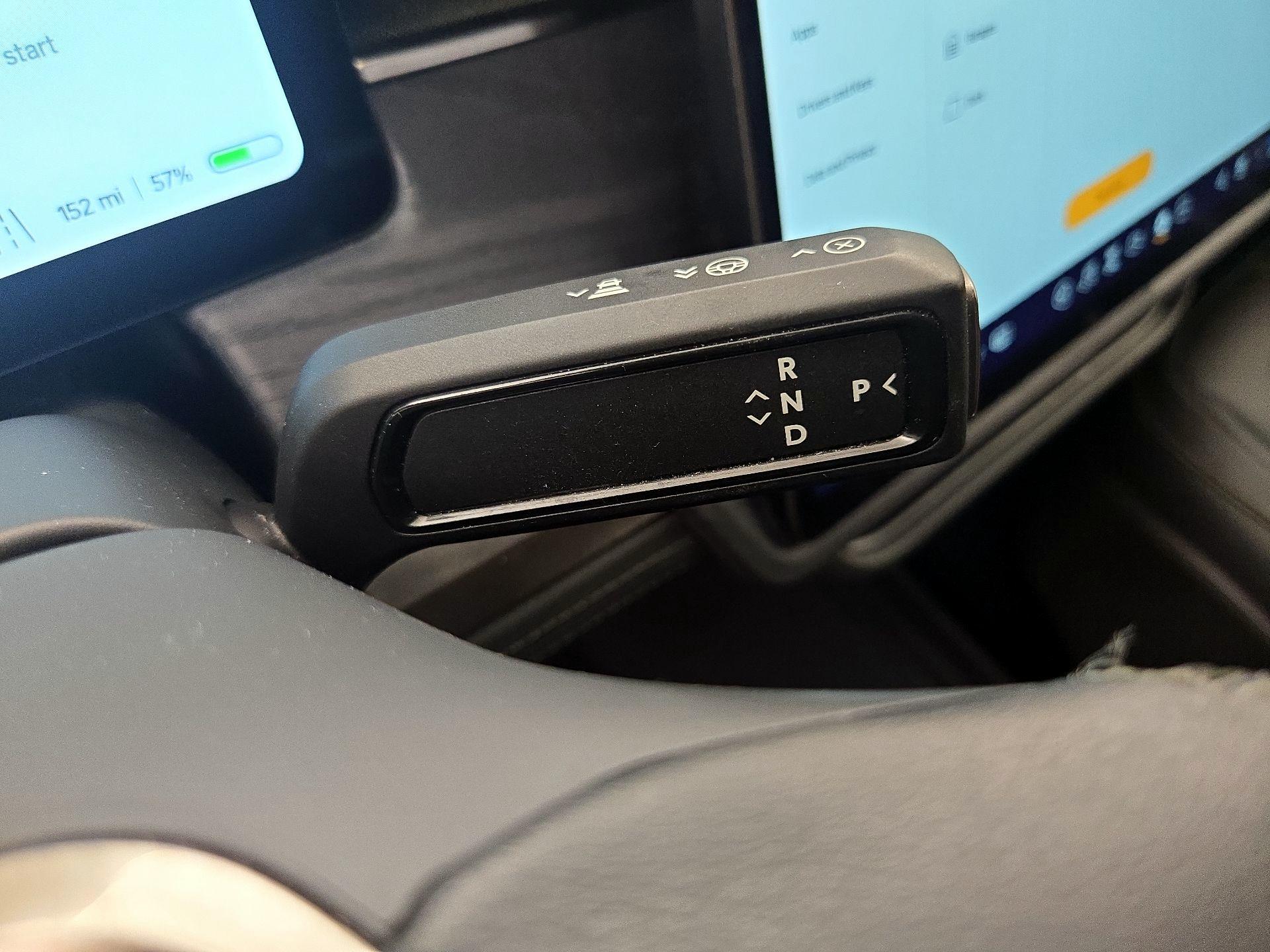 Thumbnail: 2025 Rivian R1T - 17