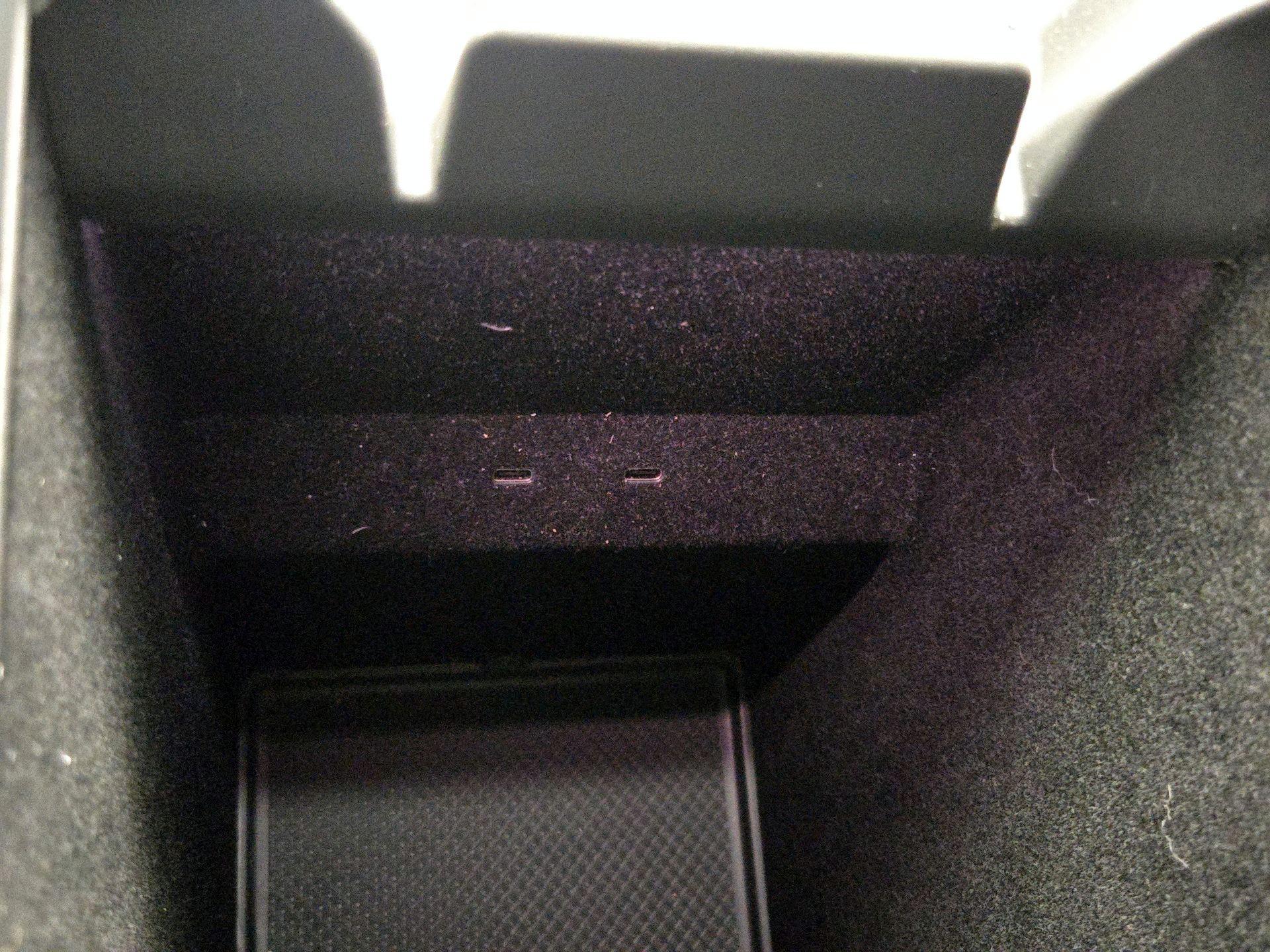 Thumbnail: 2025 Rivian R1T - 18