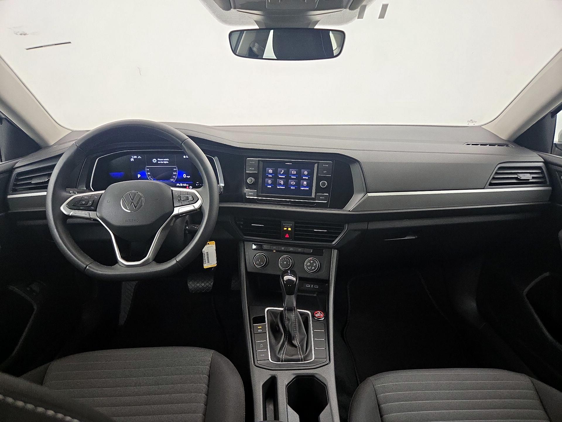 Thumbnail: 2024 Volkswagen Jetta - 9