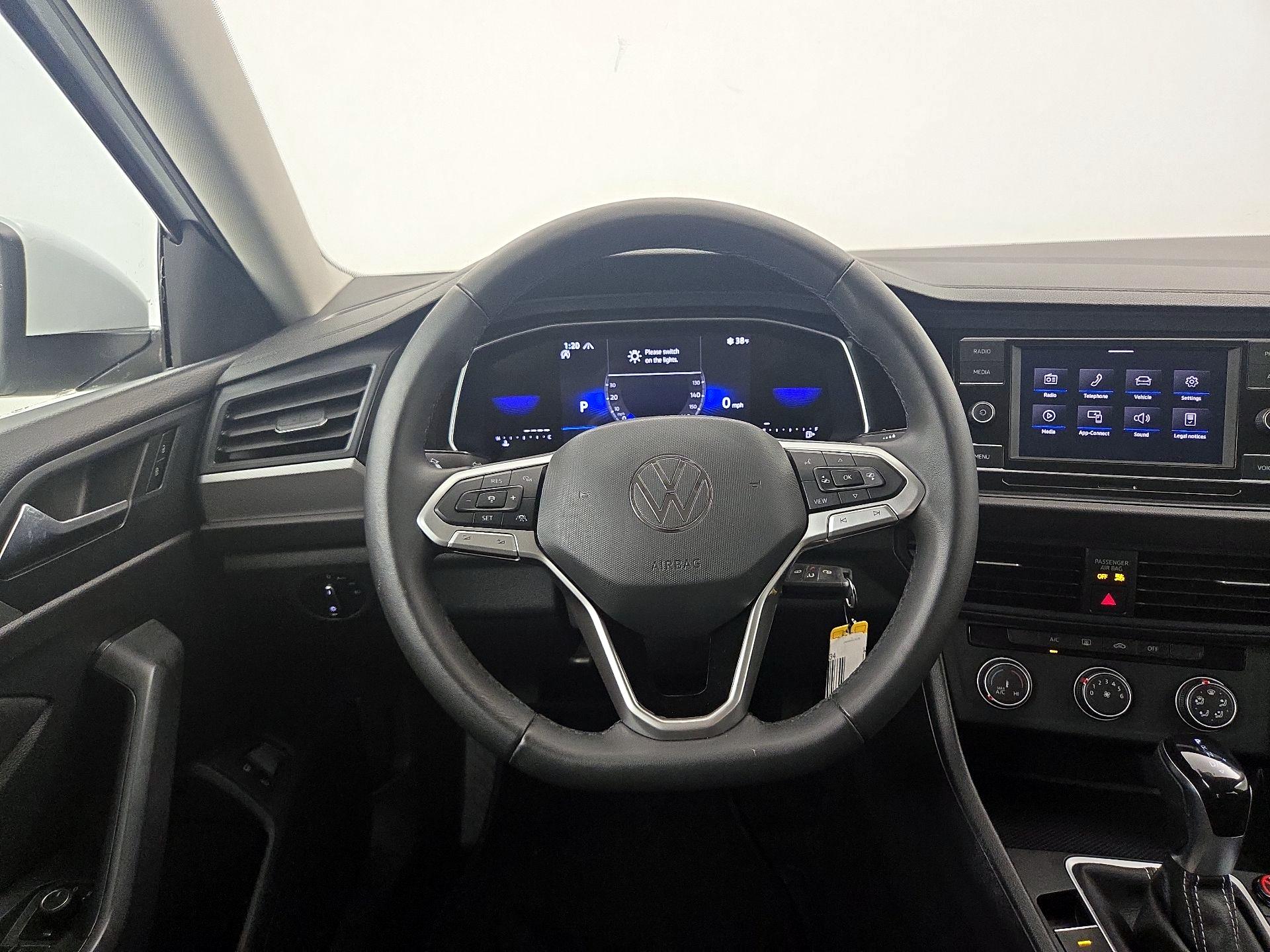 Thumbnail: 2024 Volkswagen Jetta - 10