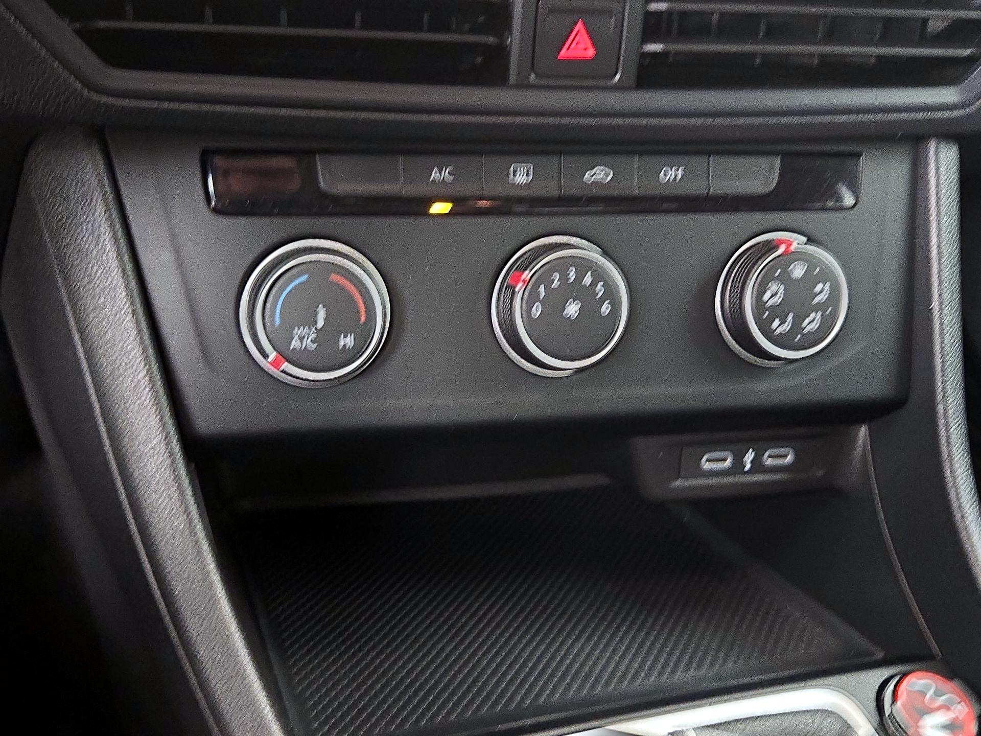 Thumbnail: 2024 Volkswagen Jetta - 16