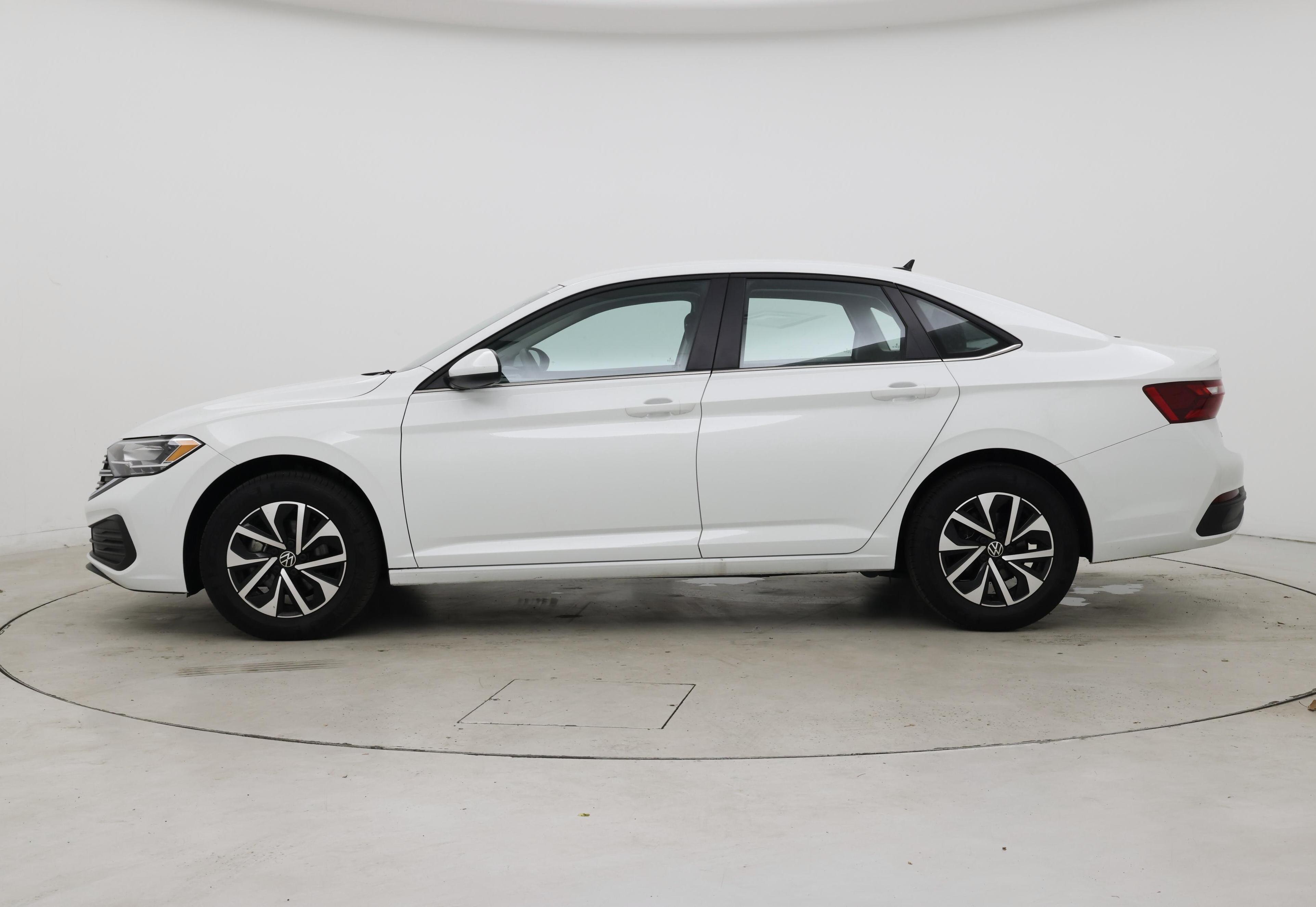 Thumbnail: 2024 Volkswagen Jetta - 3