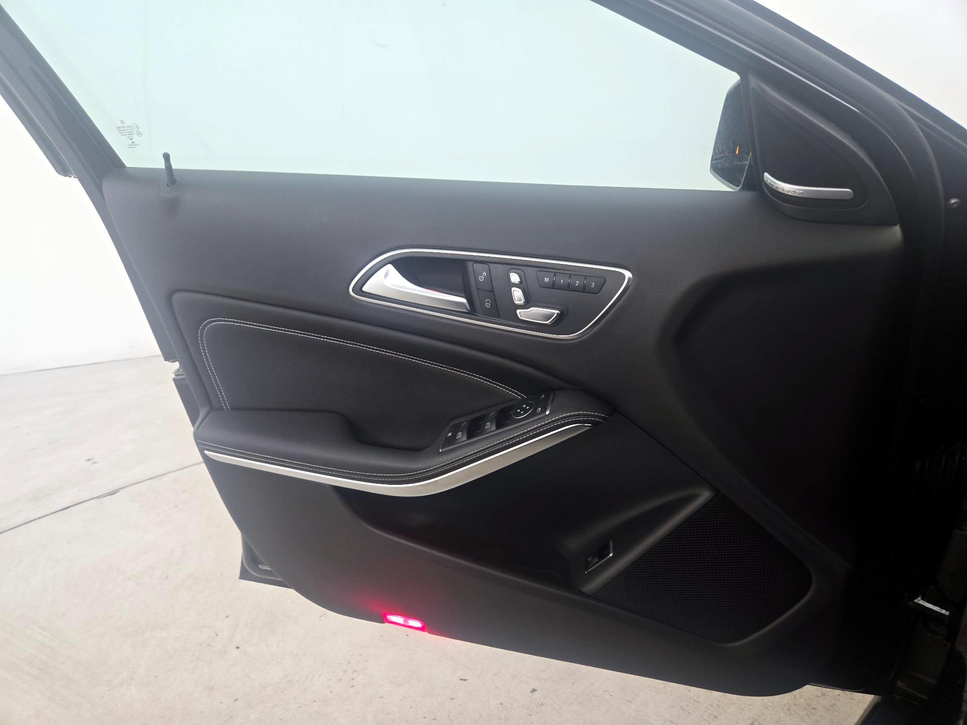 Thumbnail: 2020 Mercedes-Benz GLA - 12