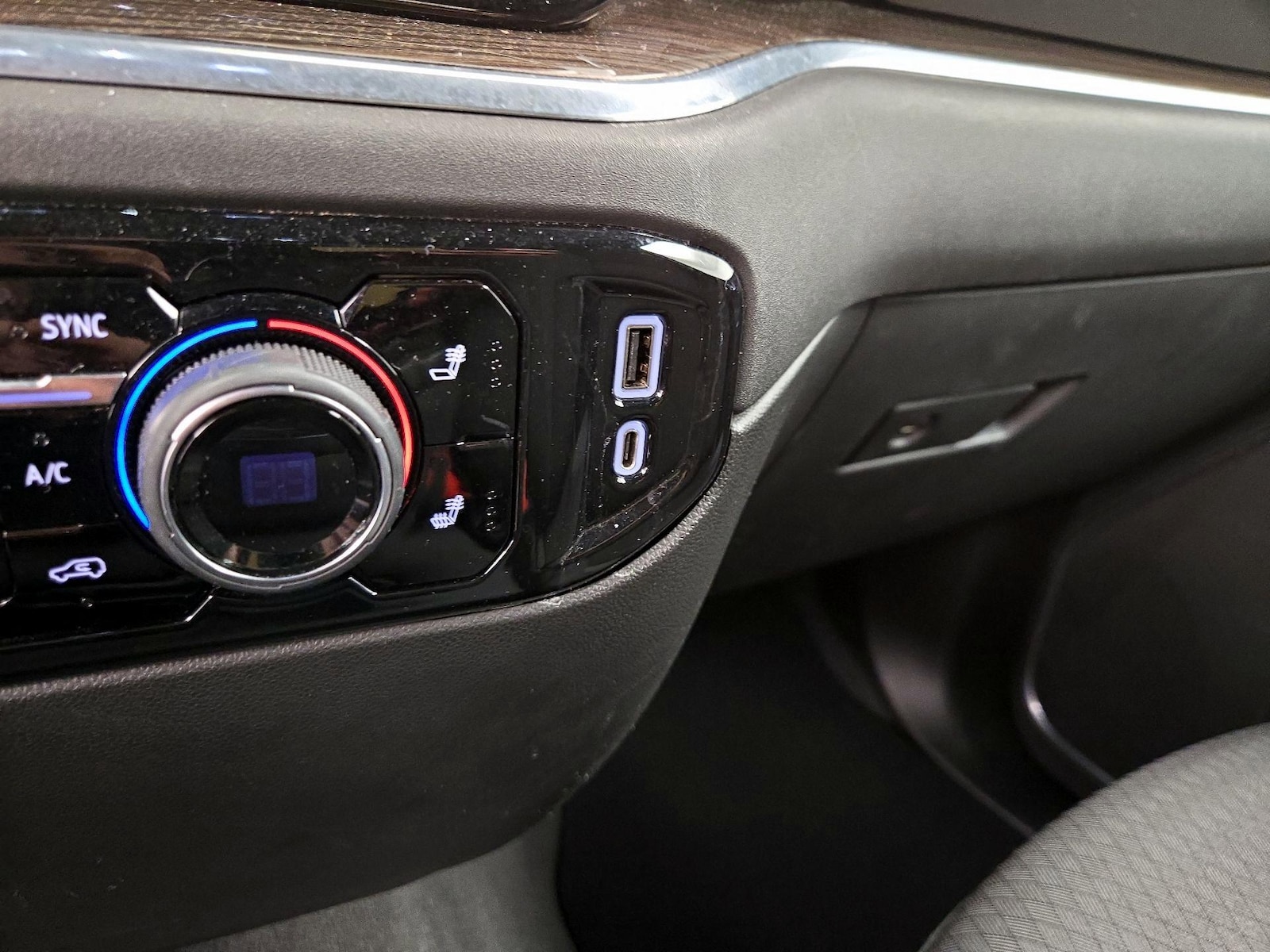 2022 Chevrolet Silverado 1500 LT - Photo 19