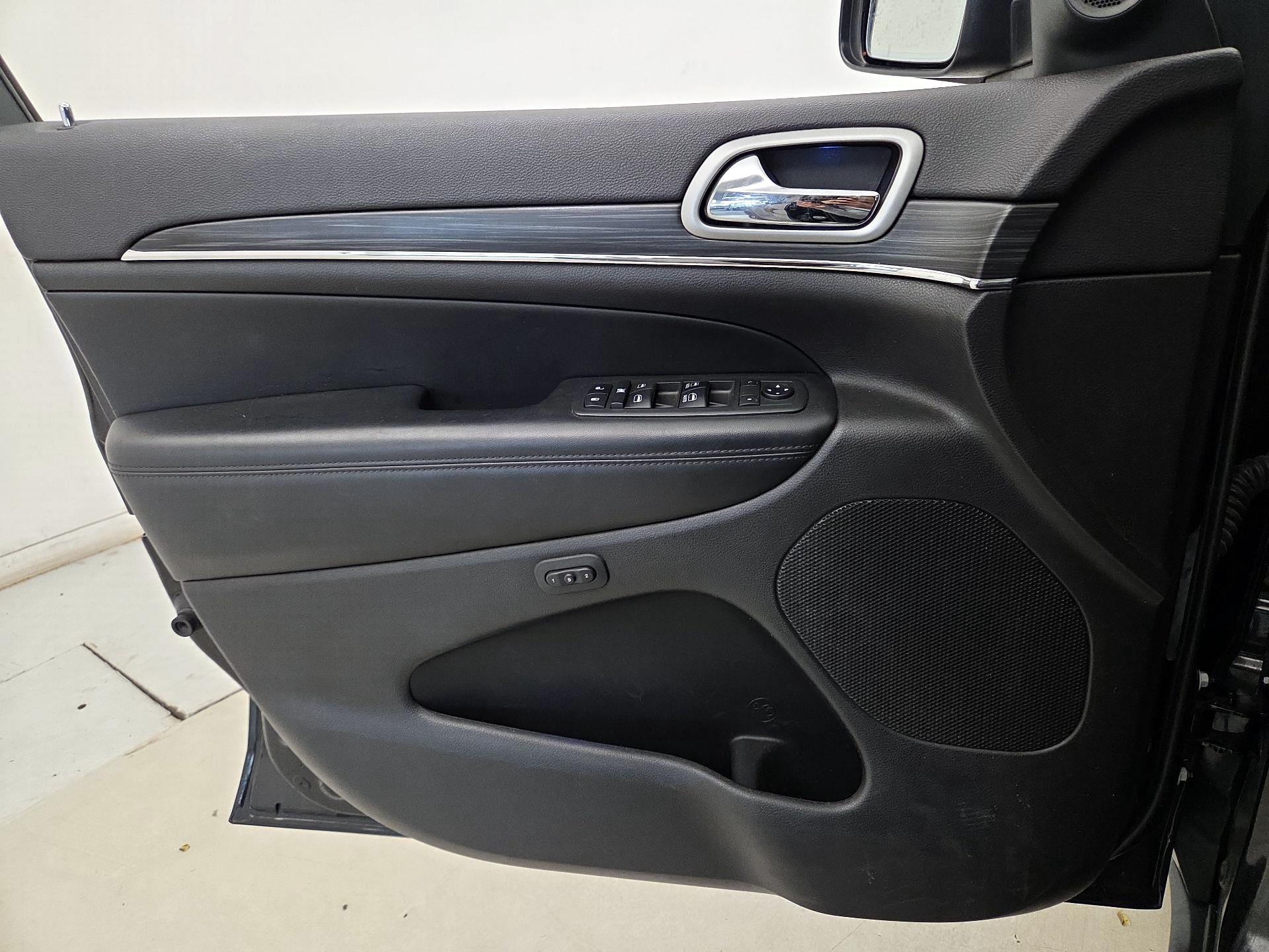 Thumbnail: 2019 Jeep Grand Cherokee - 12
