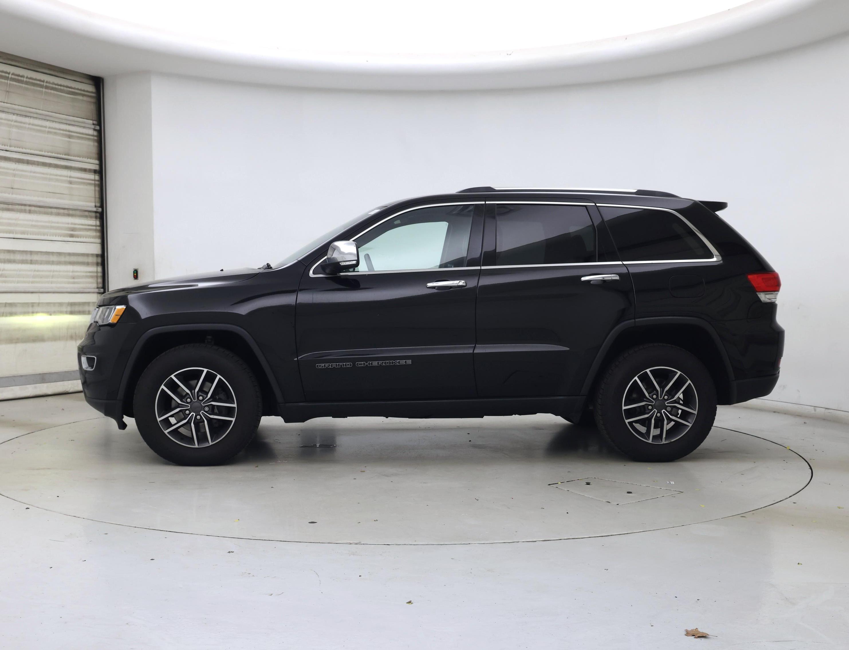 Thumbnail: 2019 Jeep Grand Cherokee - 3