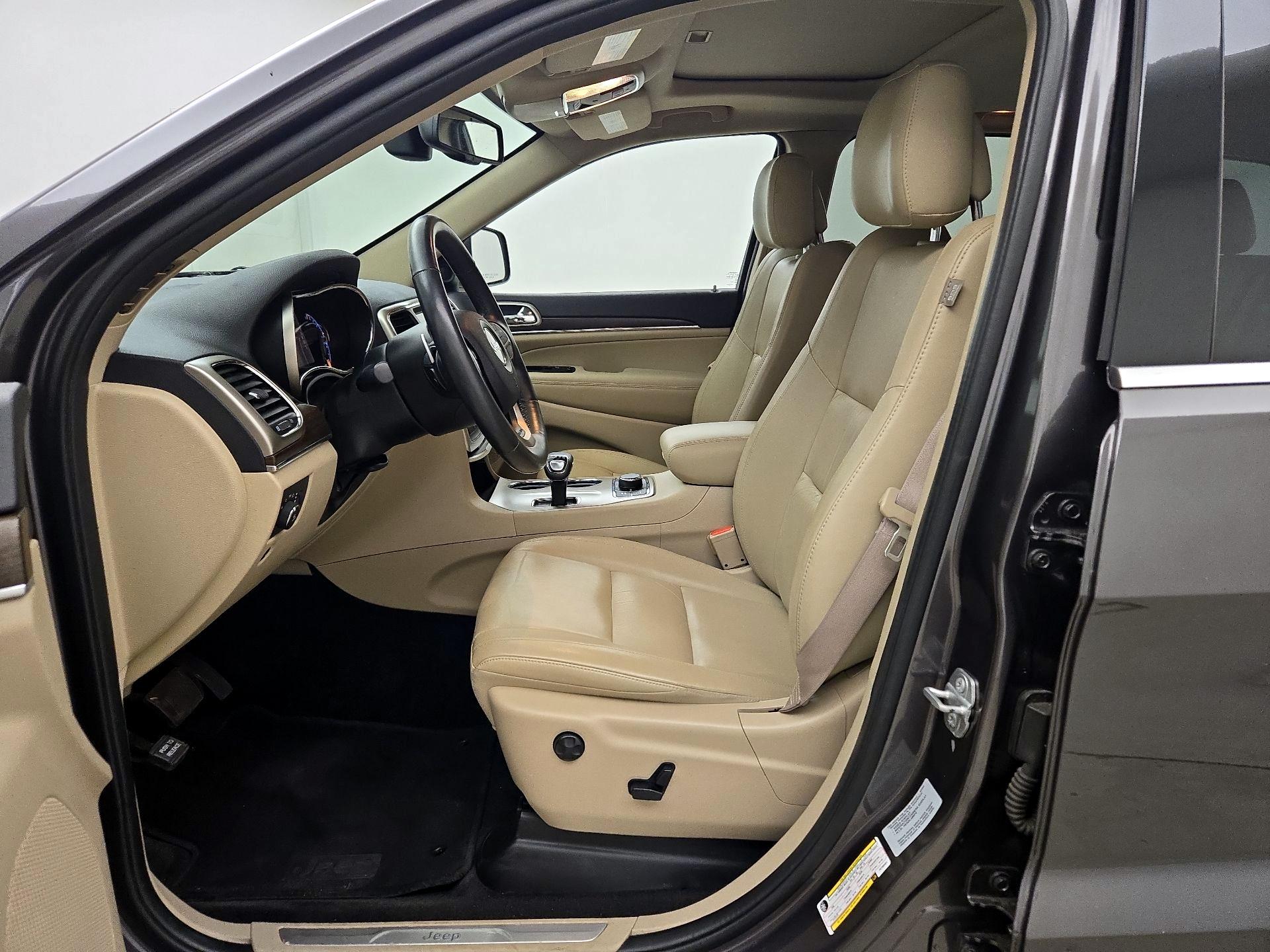 Thumbnail: 2015 Jeep Grand Cherokee - 11