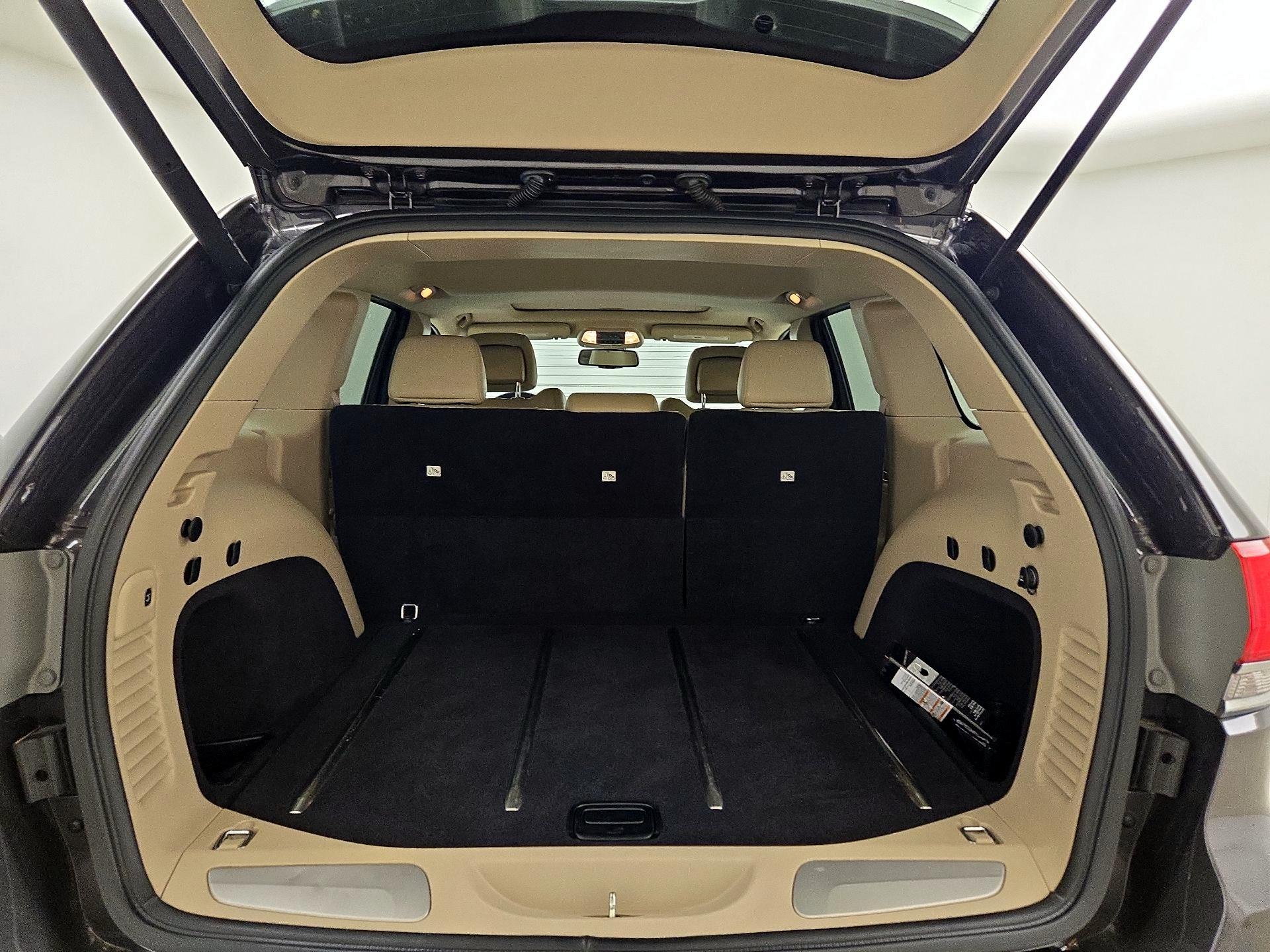 Thumbnail: 2015 Jeep Grand Cherokee - 17