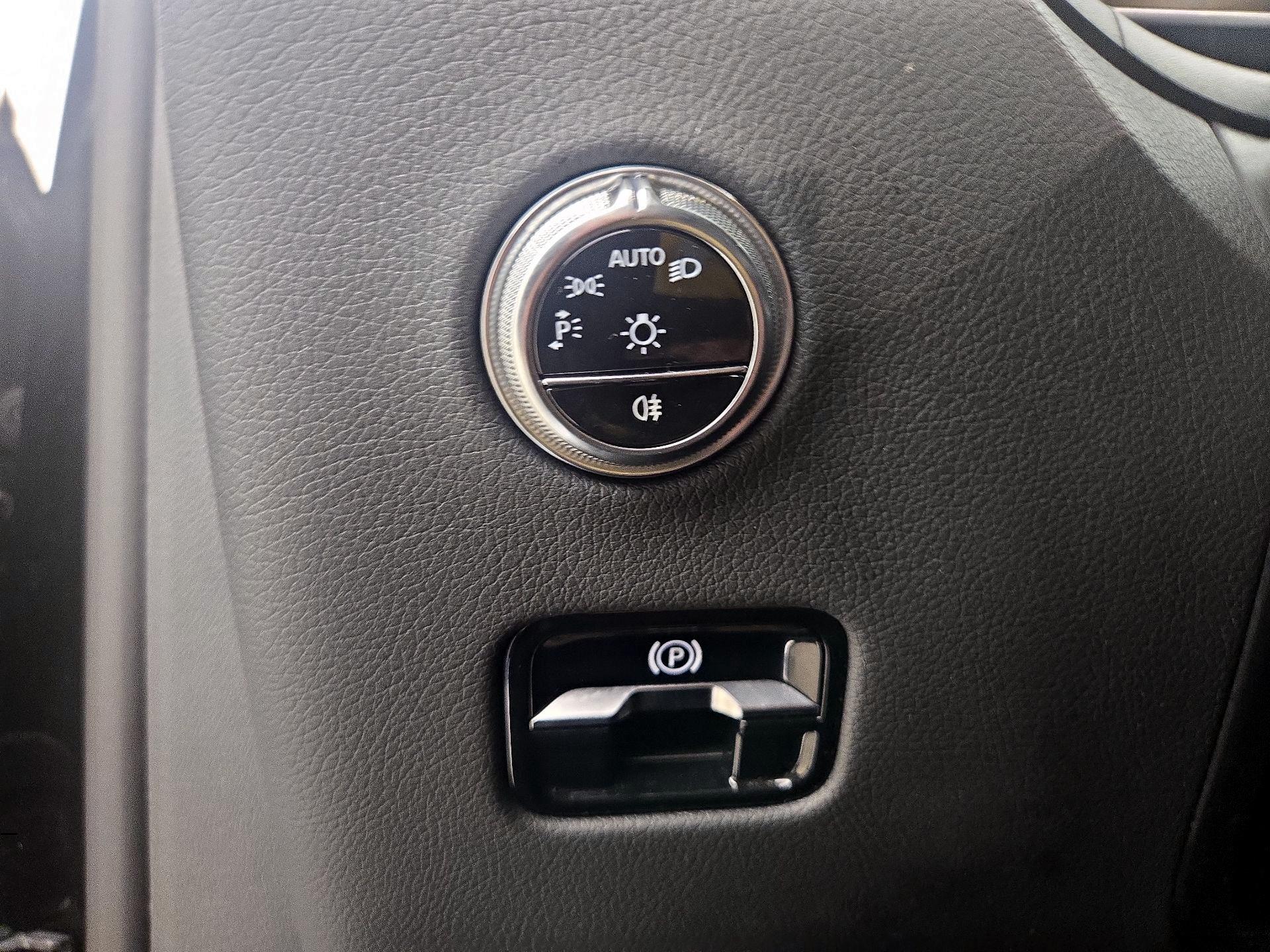 Thumbnail: 2023 Mercedes-Benz GLC - 13