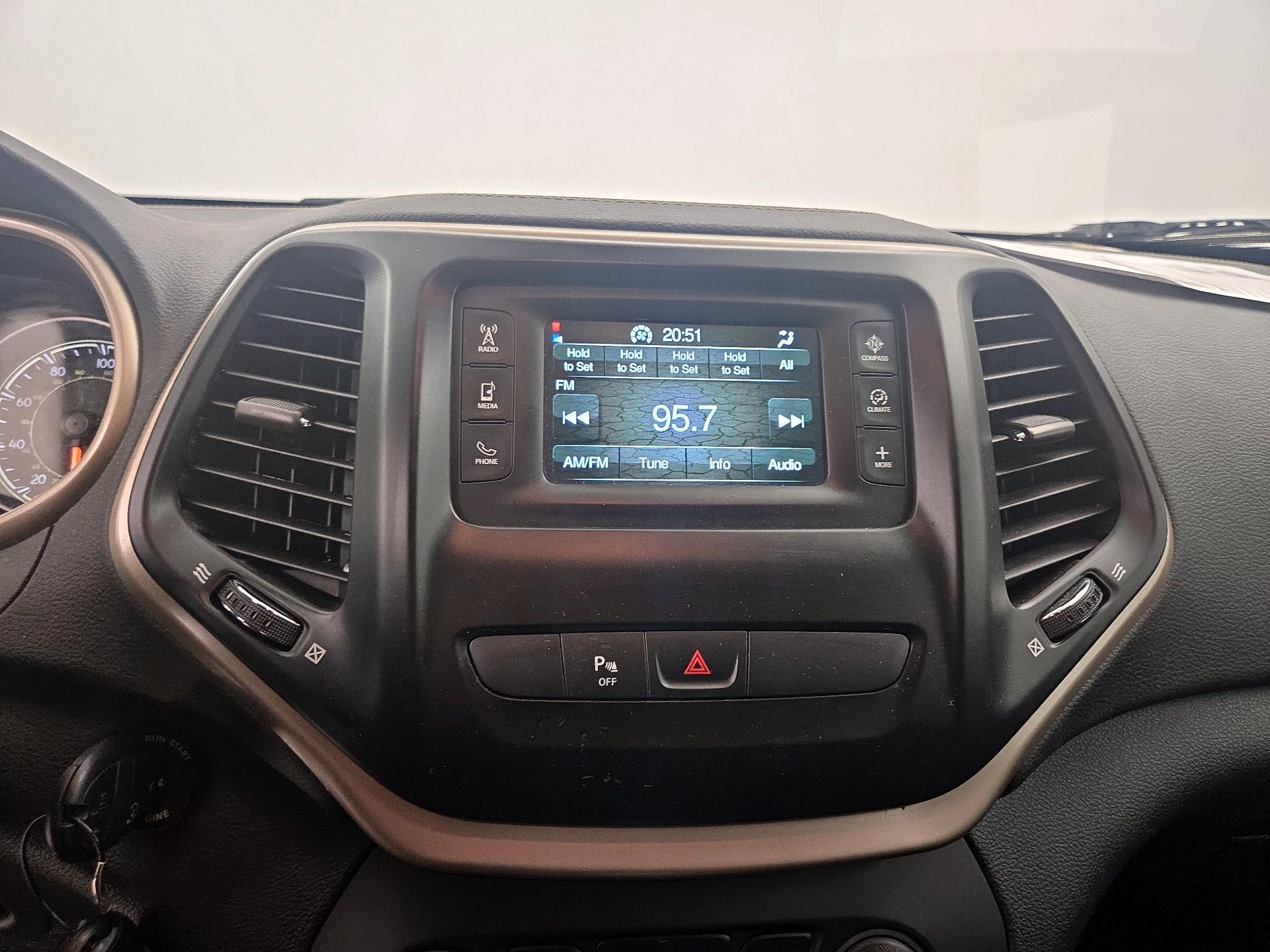 Thumbnail: 2016 Jeep Cherokee - 15
