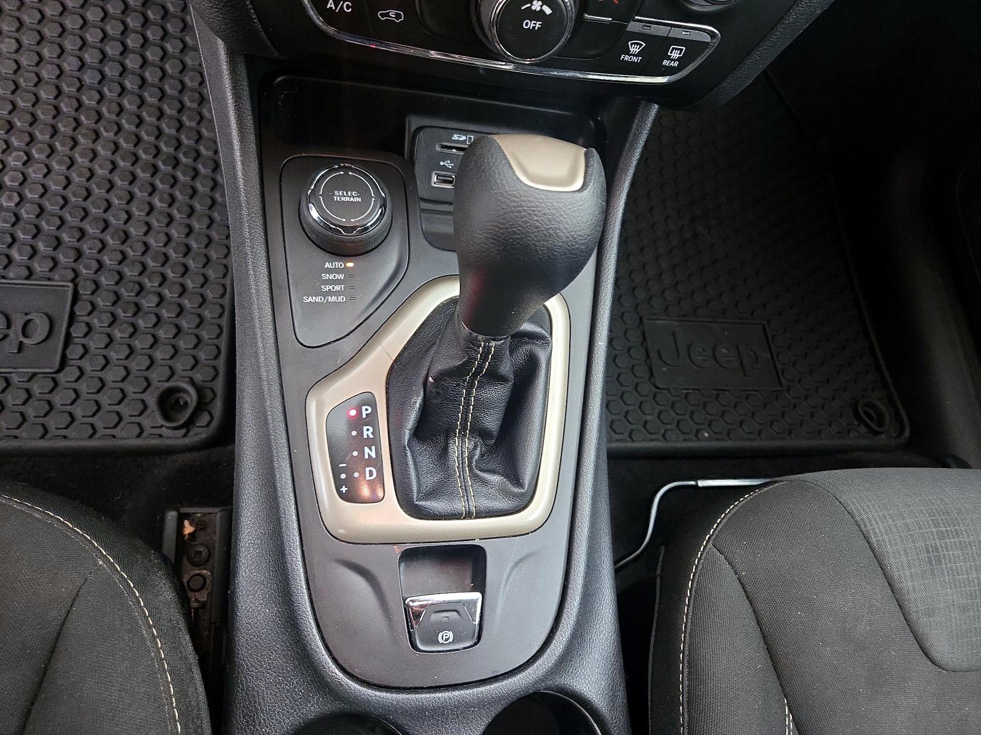 Thumbnail: 2016 Jeep Cherokee - 17