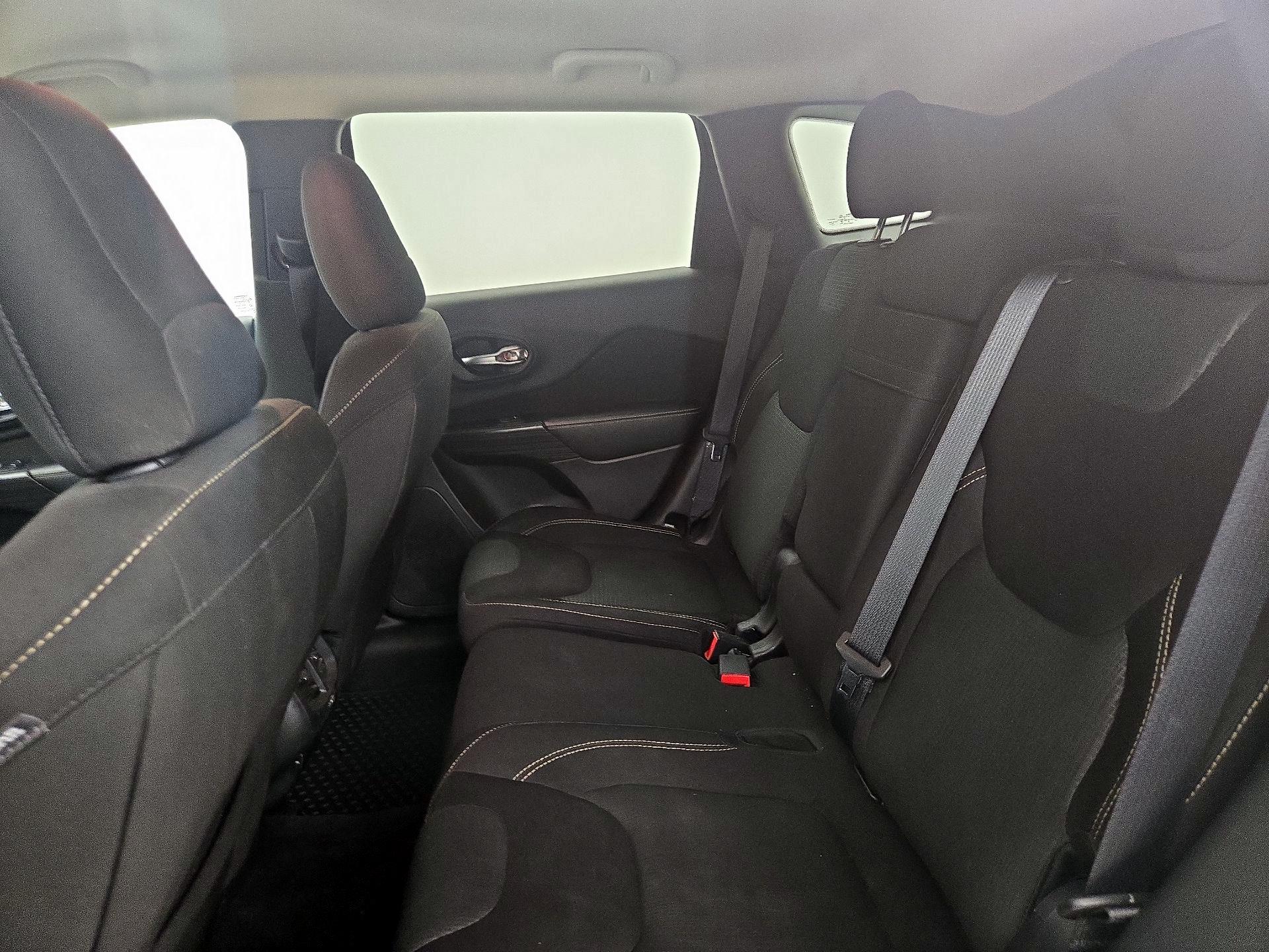 Thumbnail: 2016 Jeep Cherokee - 19