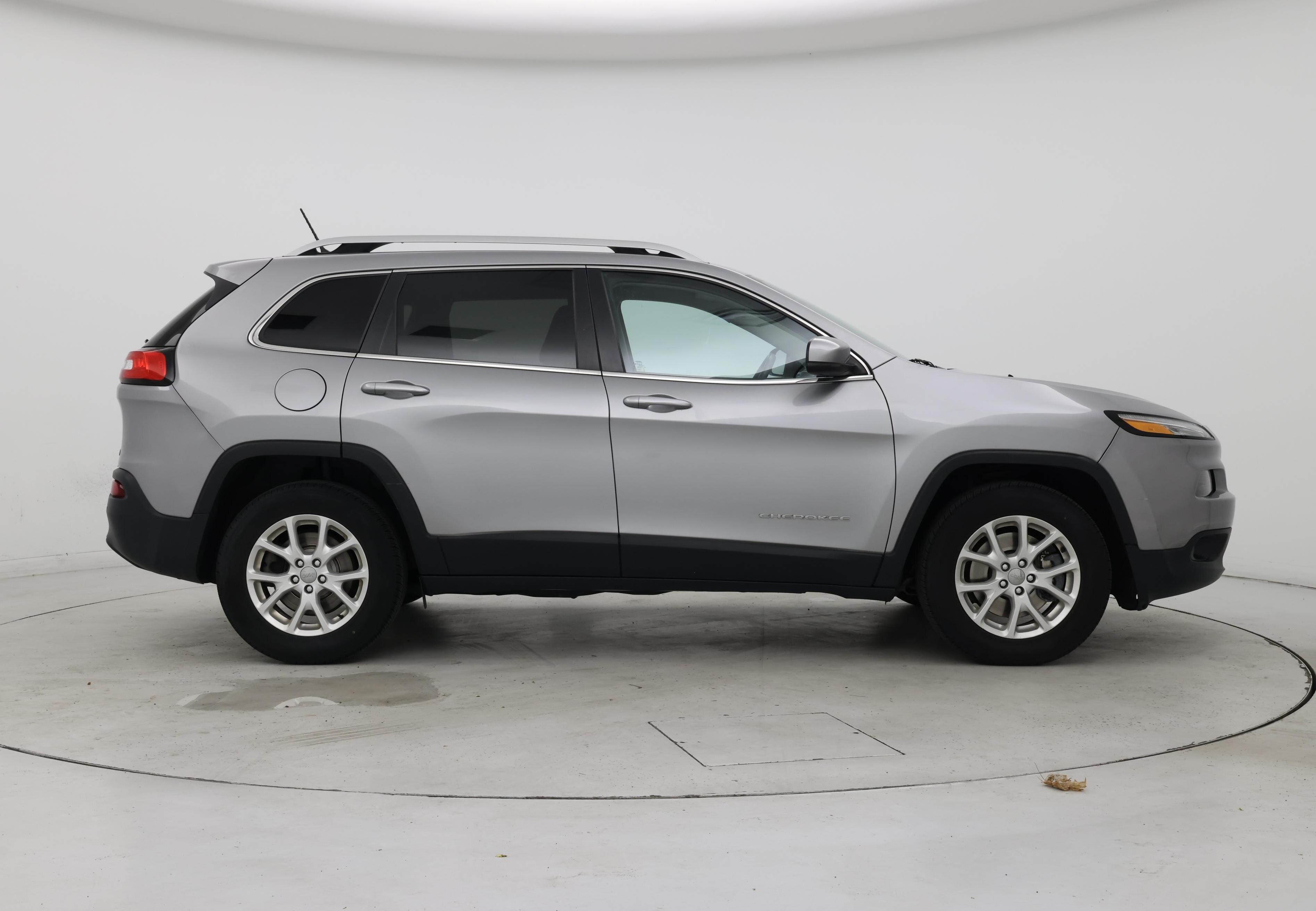 Thumbnail: 2016 Jeep Cherokee - 7