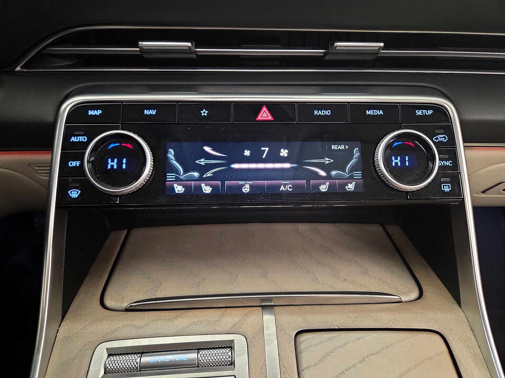 Thumbnail: 2023 Genesis GV80 - 17