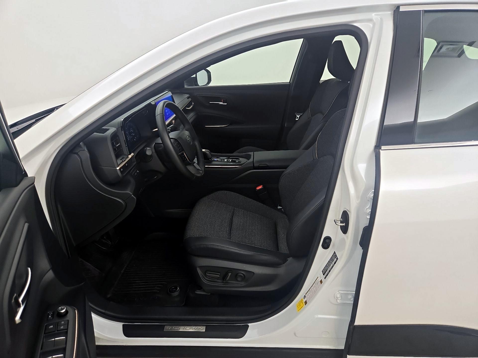 Thumbnail: 2023 Toyota Crown - 11