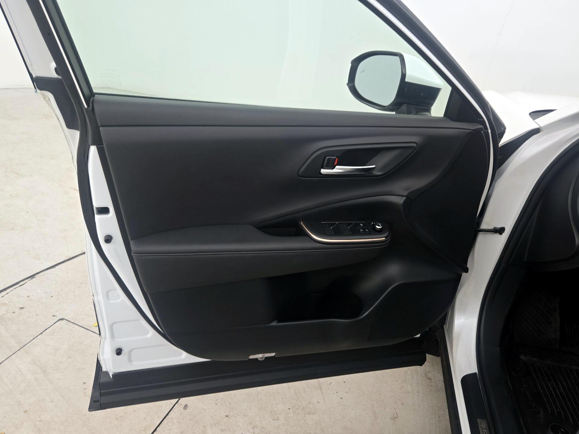 Thumbnail: 2023 Toyota Crown - 12