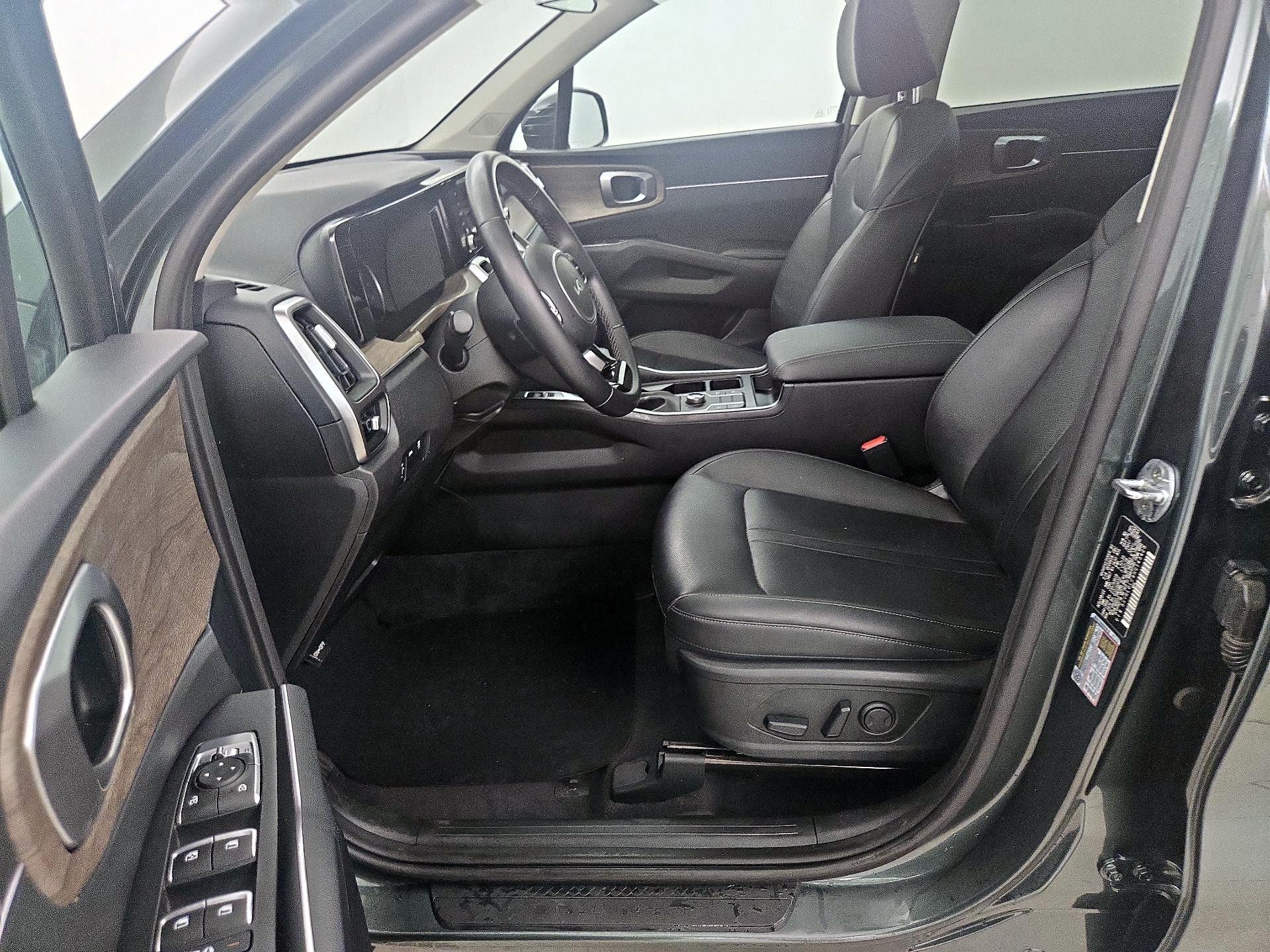 Thumbnail: 2022 Kia Sorento - 11