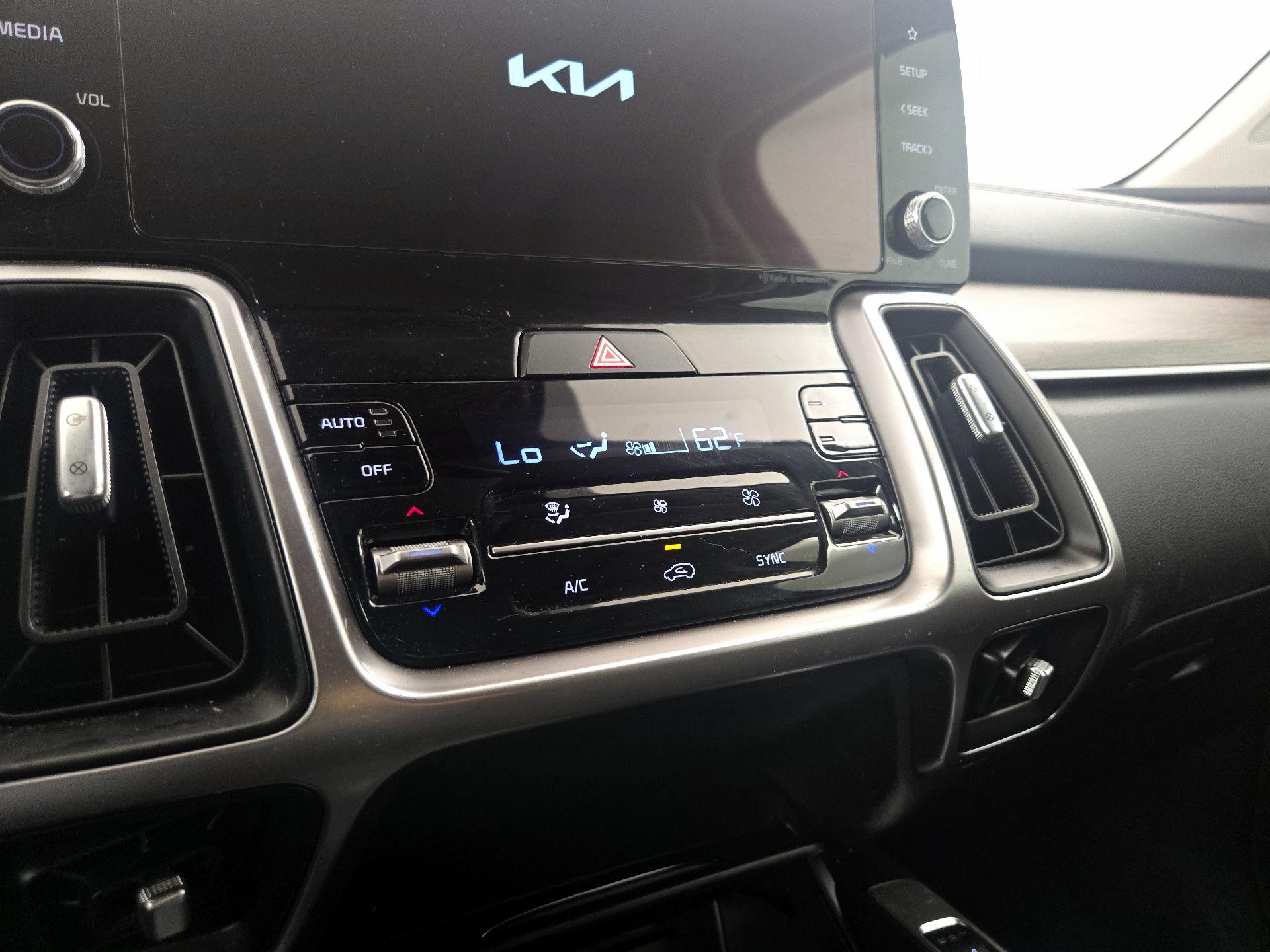 Thumbnail: 2022 Kia Sorento - 16