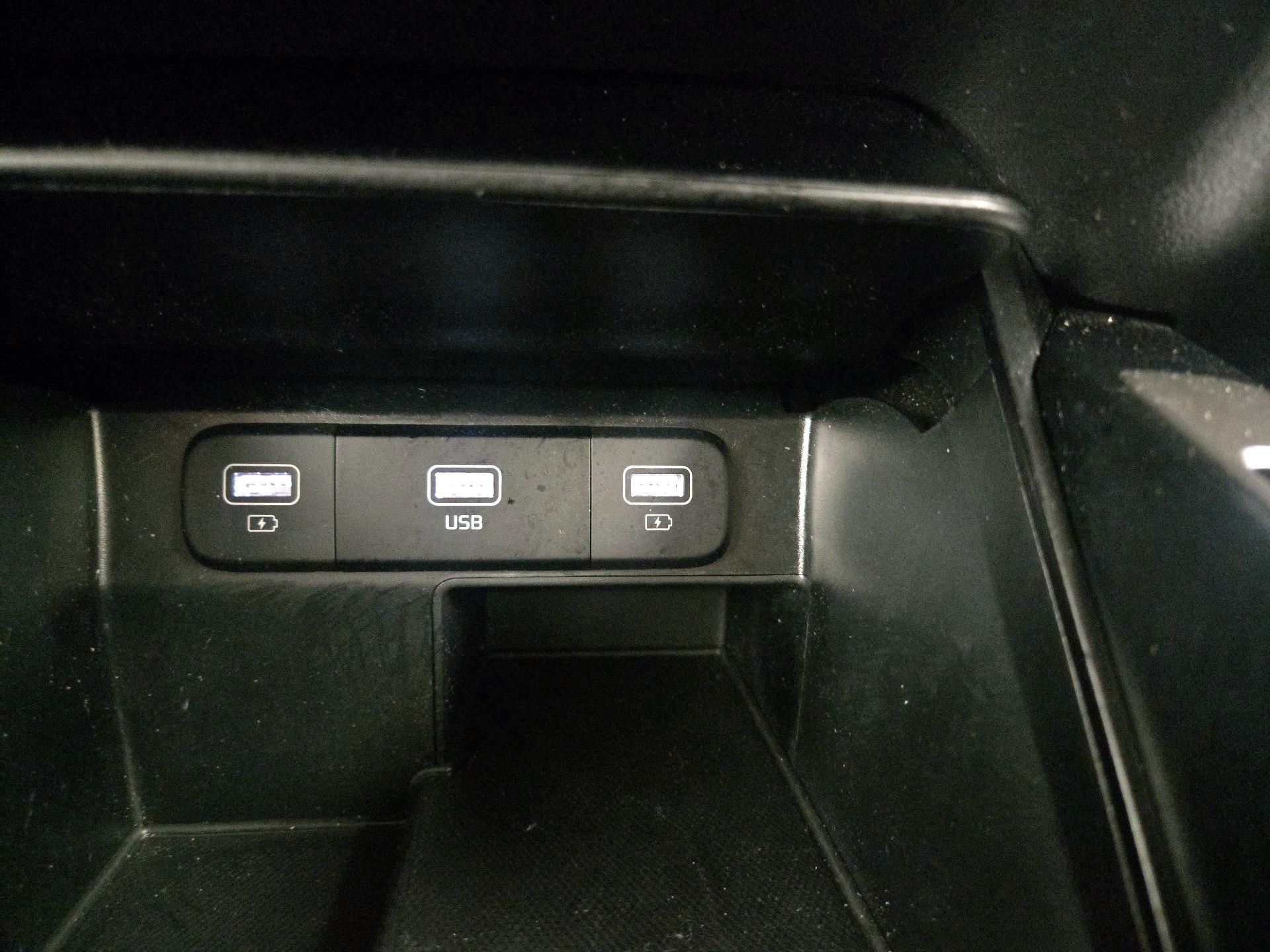 Thumbnail: 2022 Kia Sorento - 18