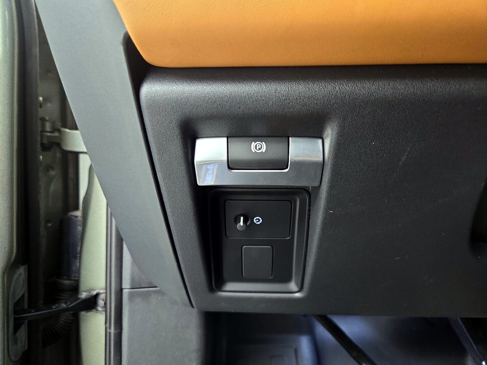 Thumbnail: 2021 Land Rover Defender - 13