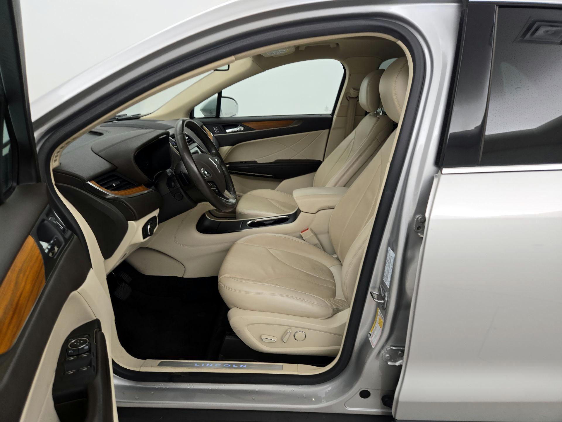 Thumbnail: 2016 Lincoln MKC - 11