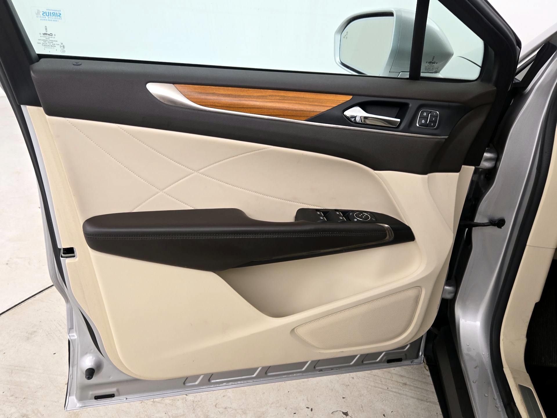 Thumbnail: 2016 Lincoln MKC - 12