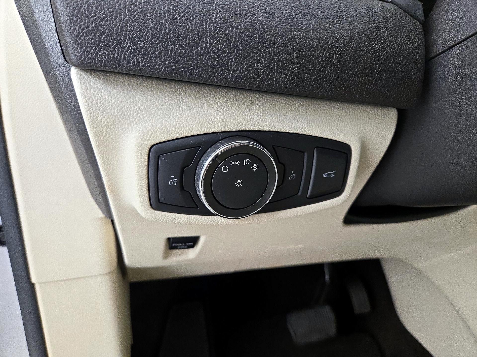 Thumbnail: 2016 Lincoln MKC - 13