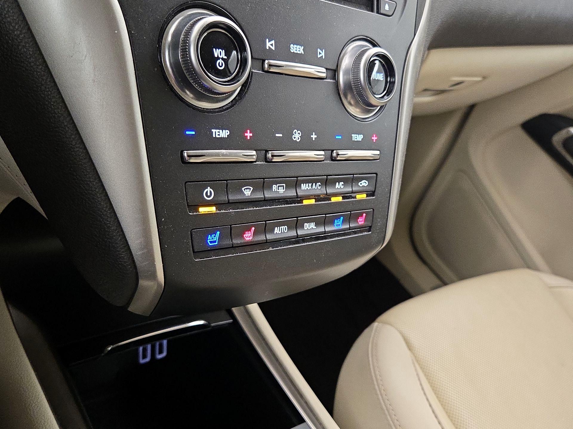 Thumbnail: 2016 Lincoln MKC - 17
